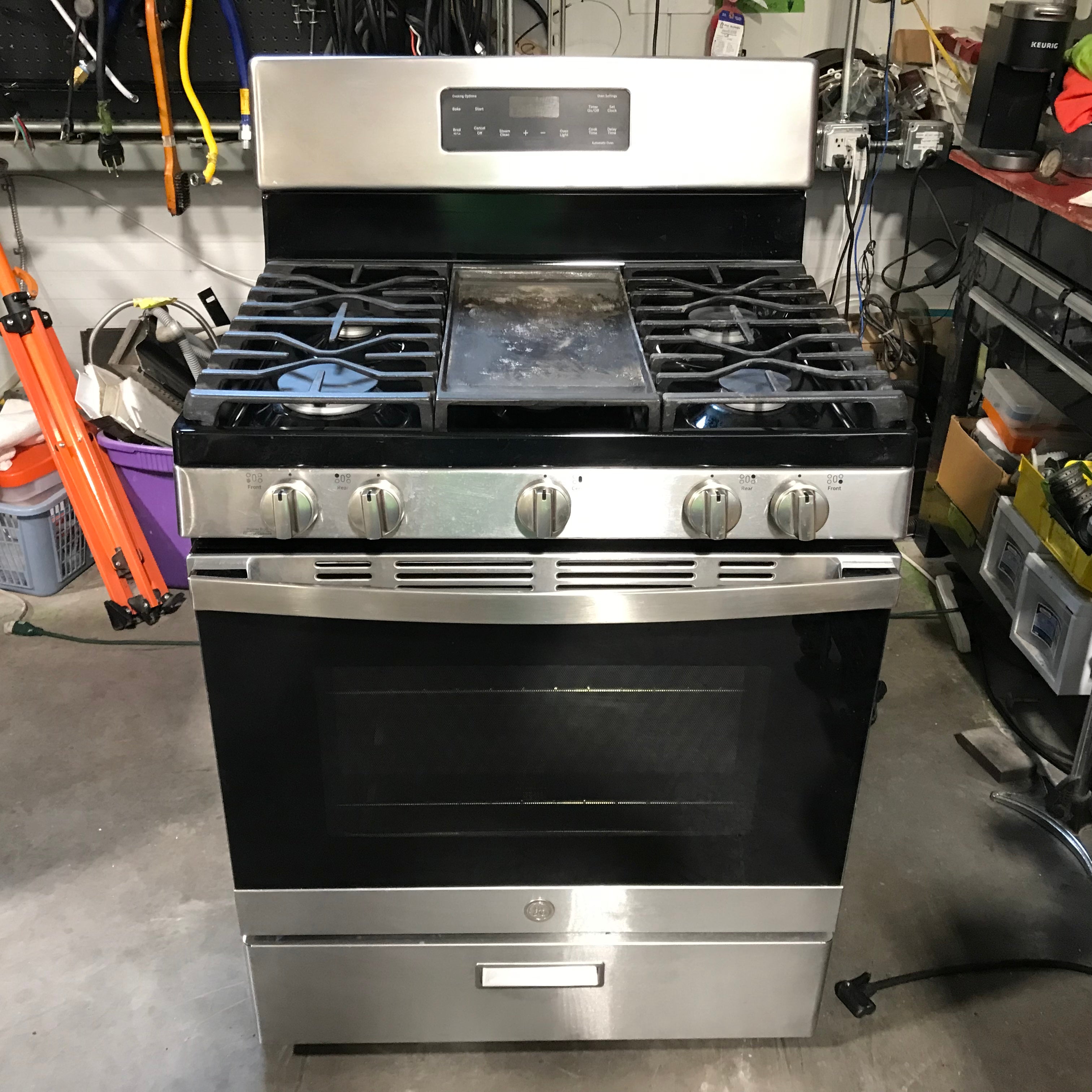 GE Stainless Steel 4 Burner, Griddle Gas Range 30"x 26"x 48"