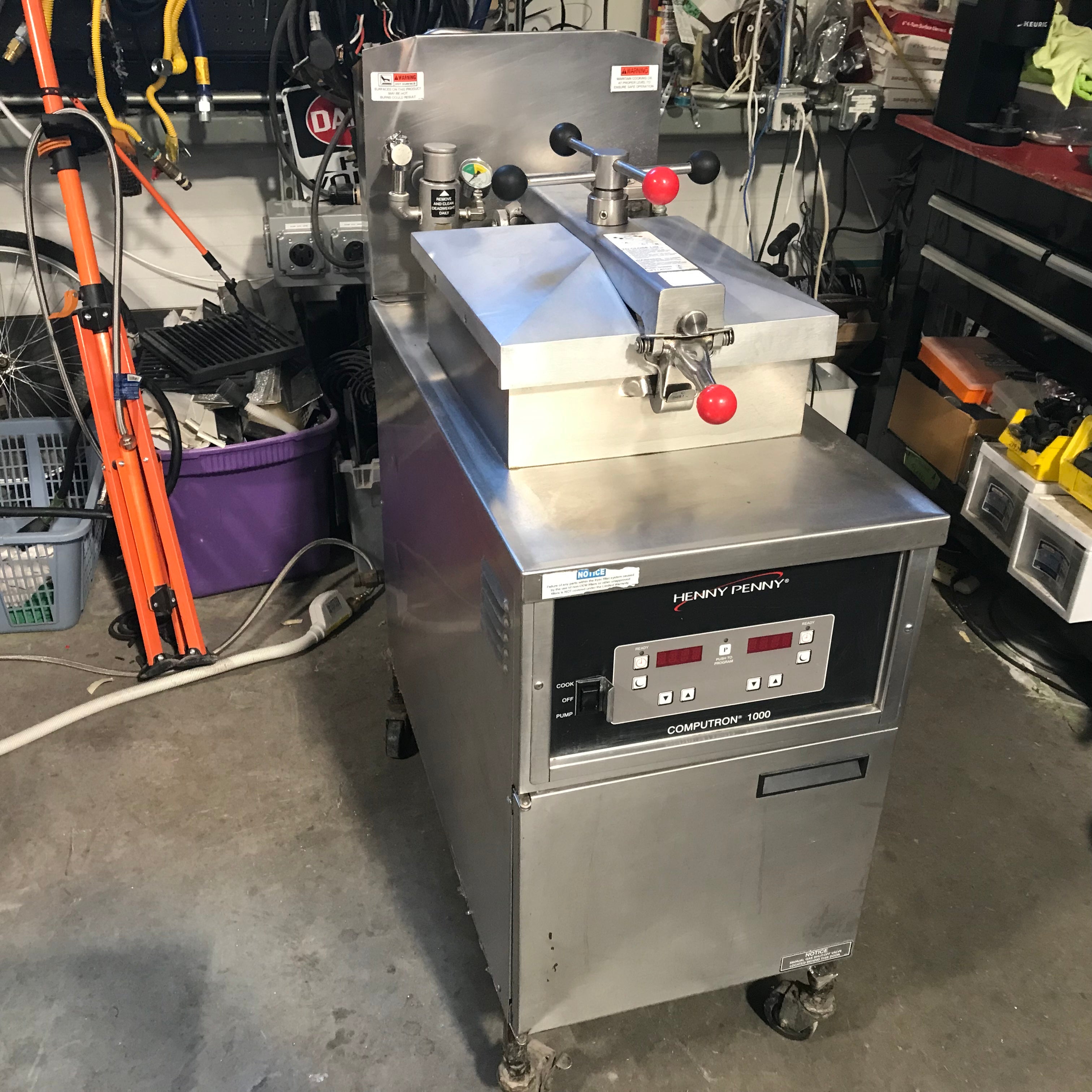 Henny Penny Computron 1000 Stainless Steel Natural Gas Pressure Fryer 18"x 39"x 38"