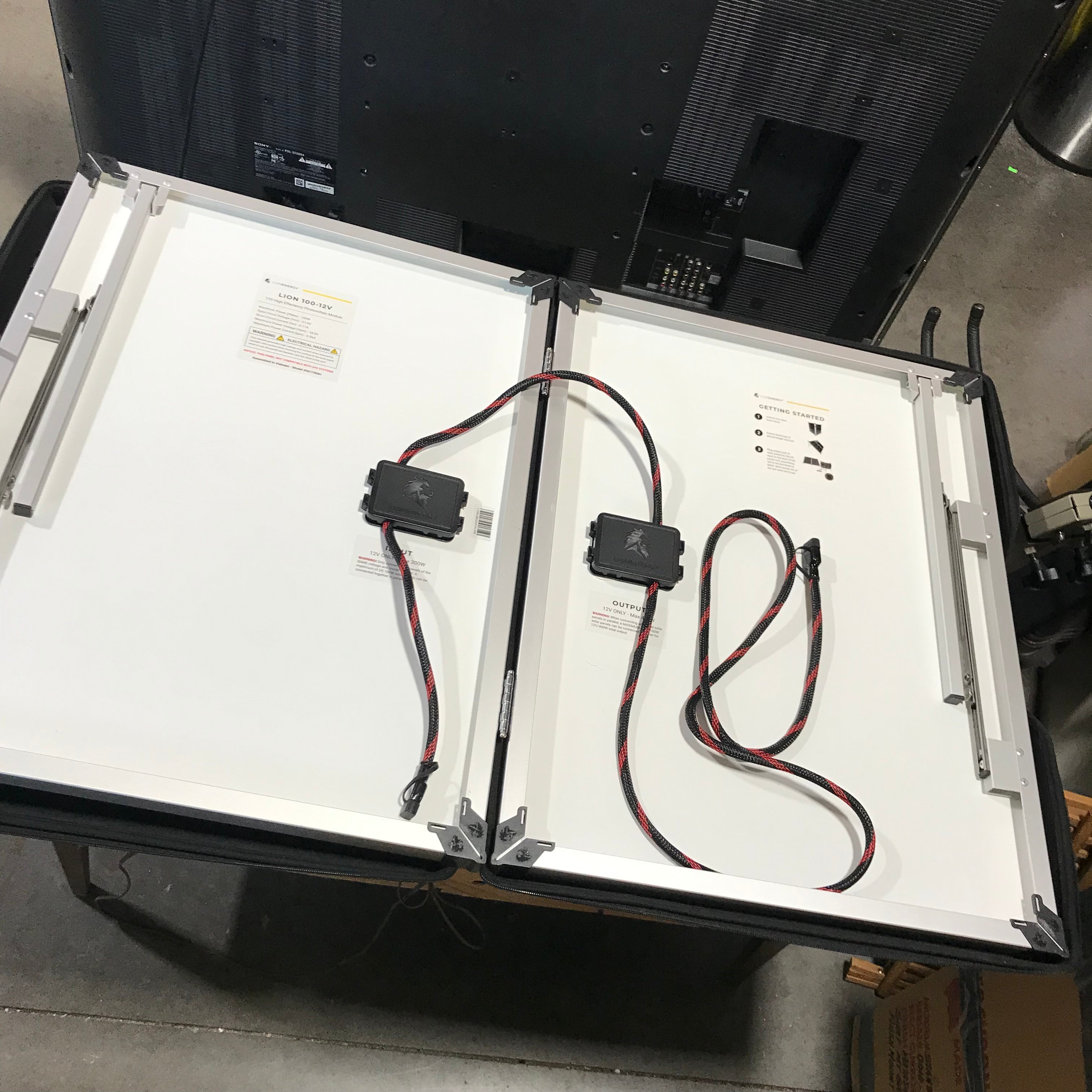 Lion Energy 100W 12V Portable Solar Panel