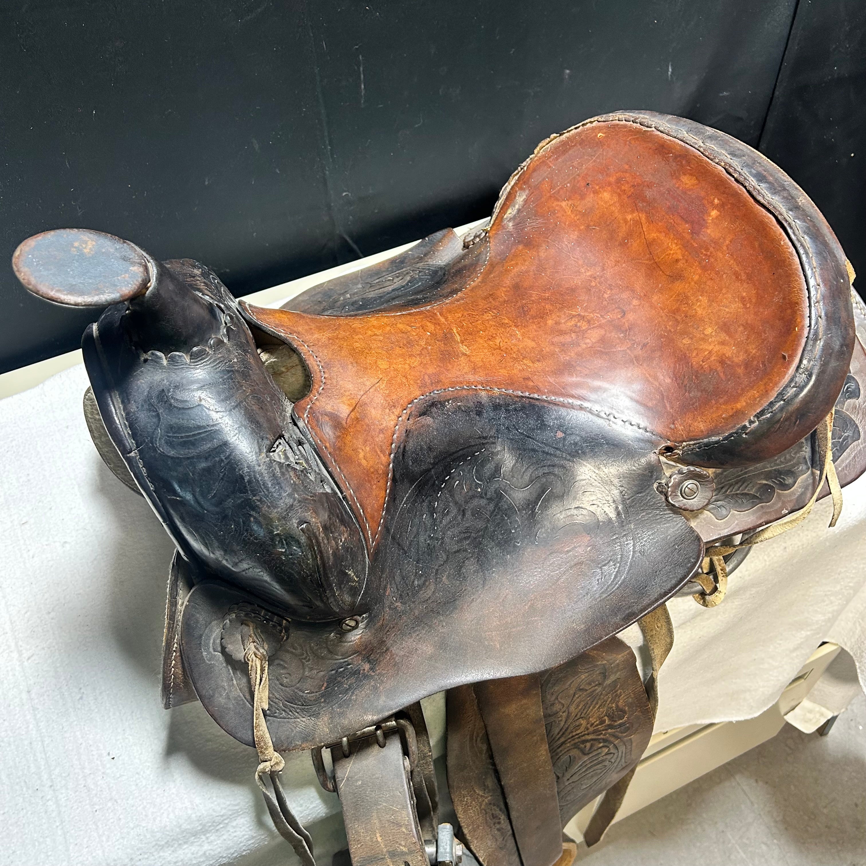 Vintage Traditional Western Leather Saddle 18"x 21"