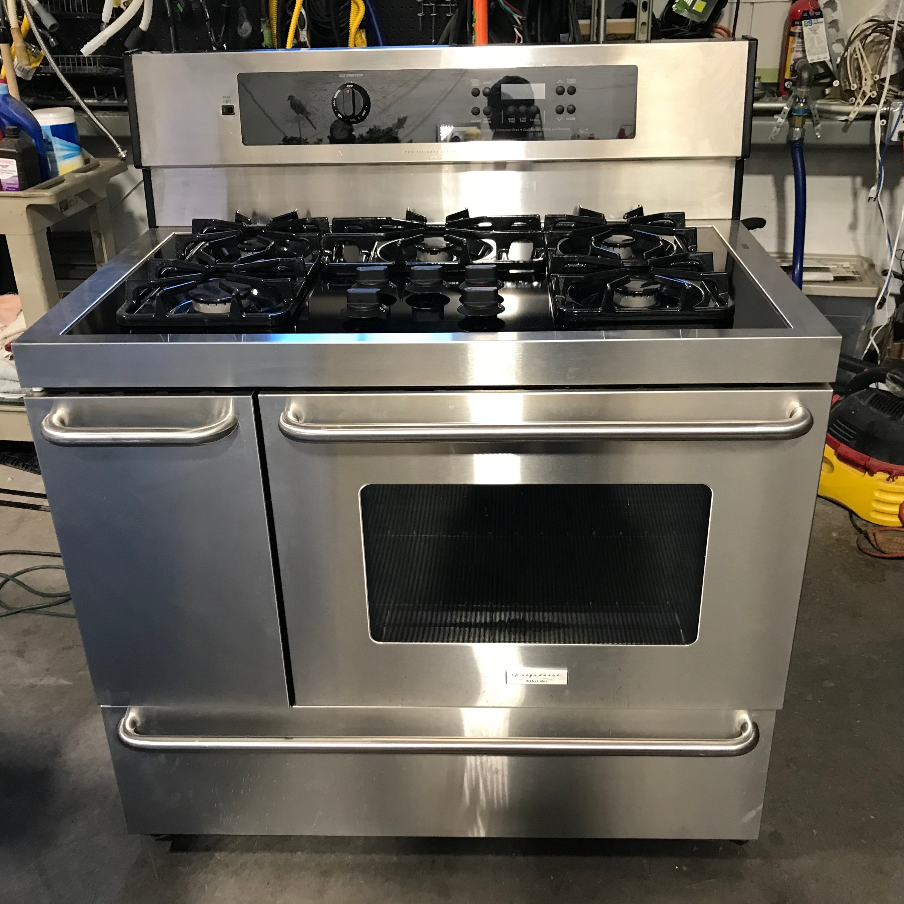 Frigidaire 40" Professional Stainless Steel, Double Oven, Dual Fuel Range 40"x 25"x 47.5"