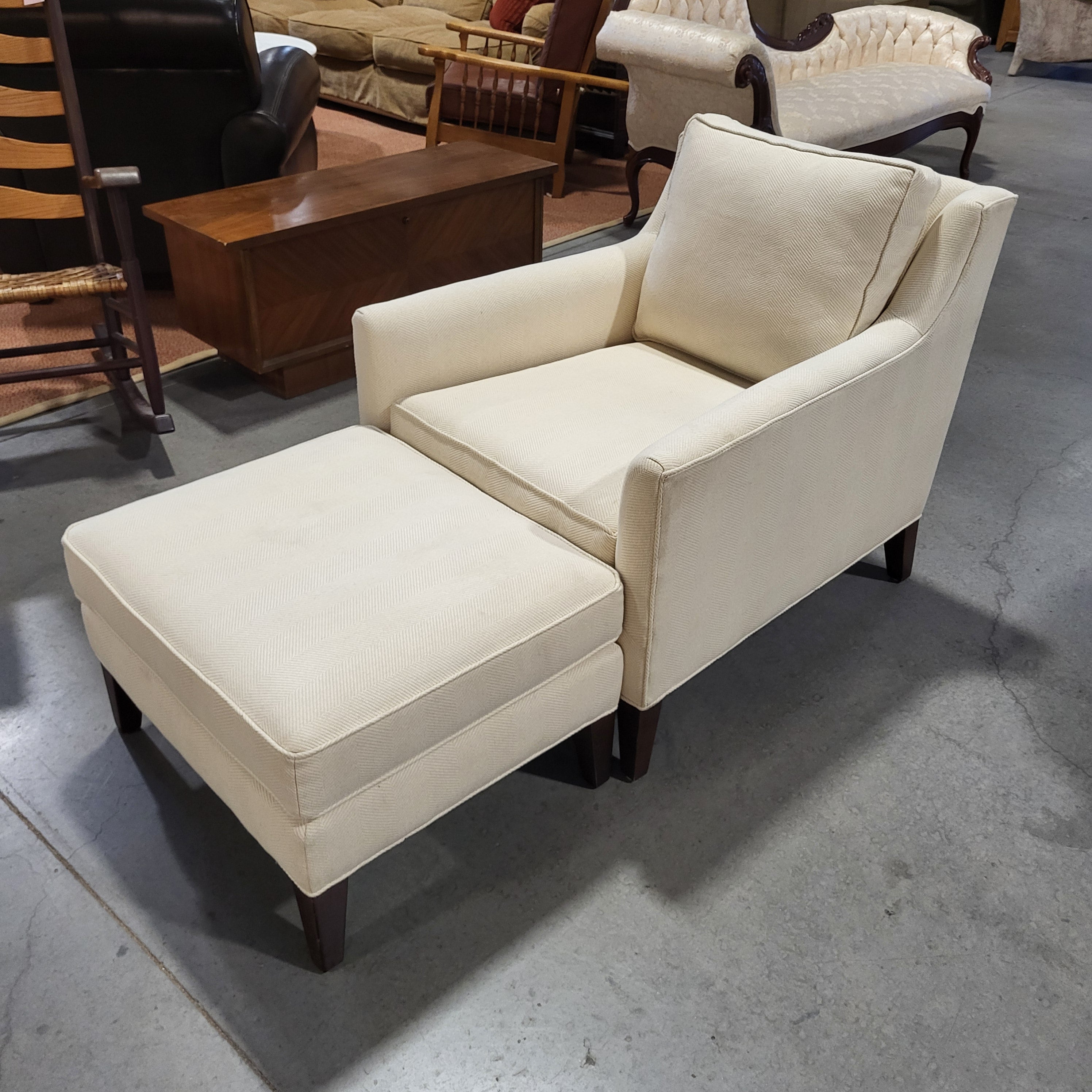 Mitchell Gold & Bob Williams Tan Woven with Ottoman Chair 30.5"x 36"x 31.5"