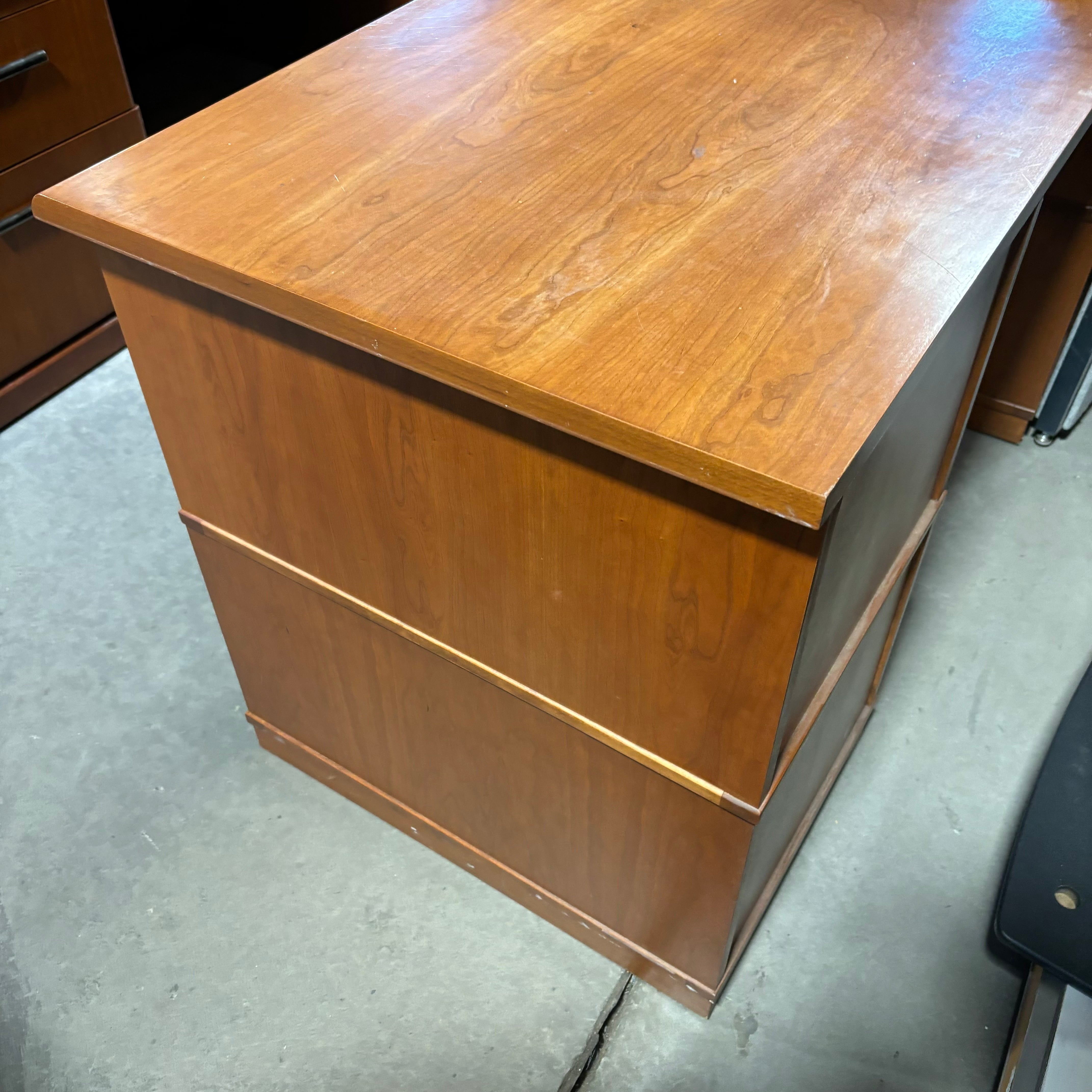 Lizell Quality Furniture Cherry Wood 5 Drawer Desk 60"x 25"x 29"