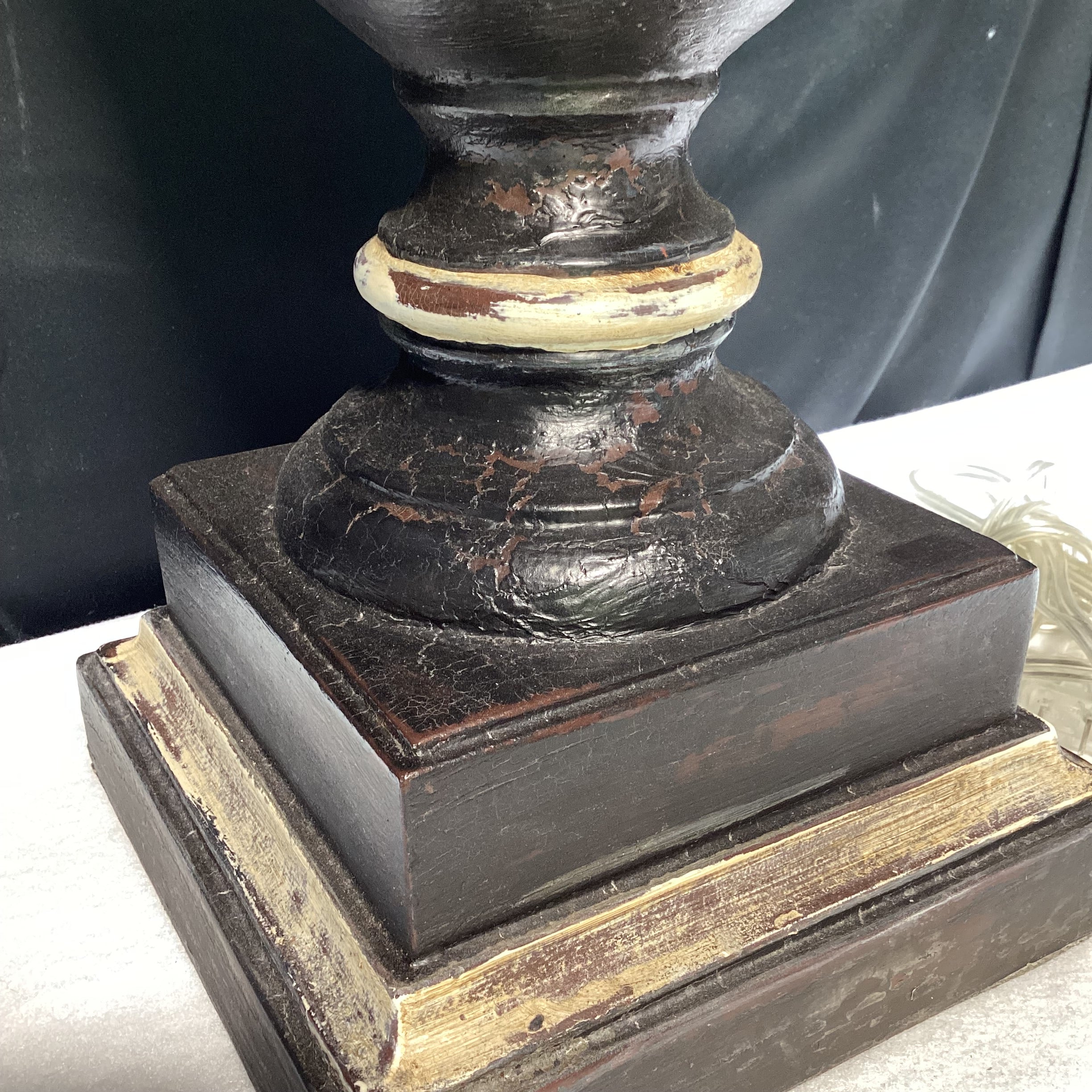 Traditional Style Table Lamp With Beige Woven Shade (1) 20" x 36" x 7 3/4"
