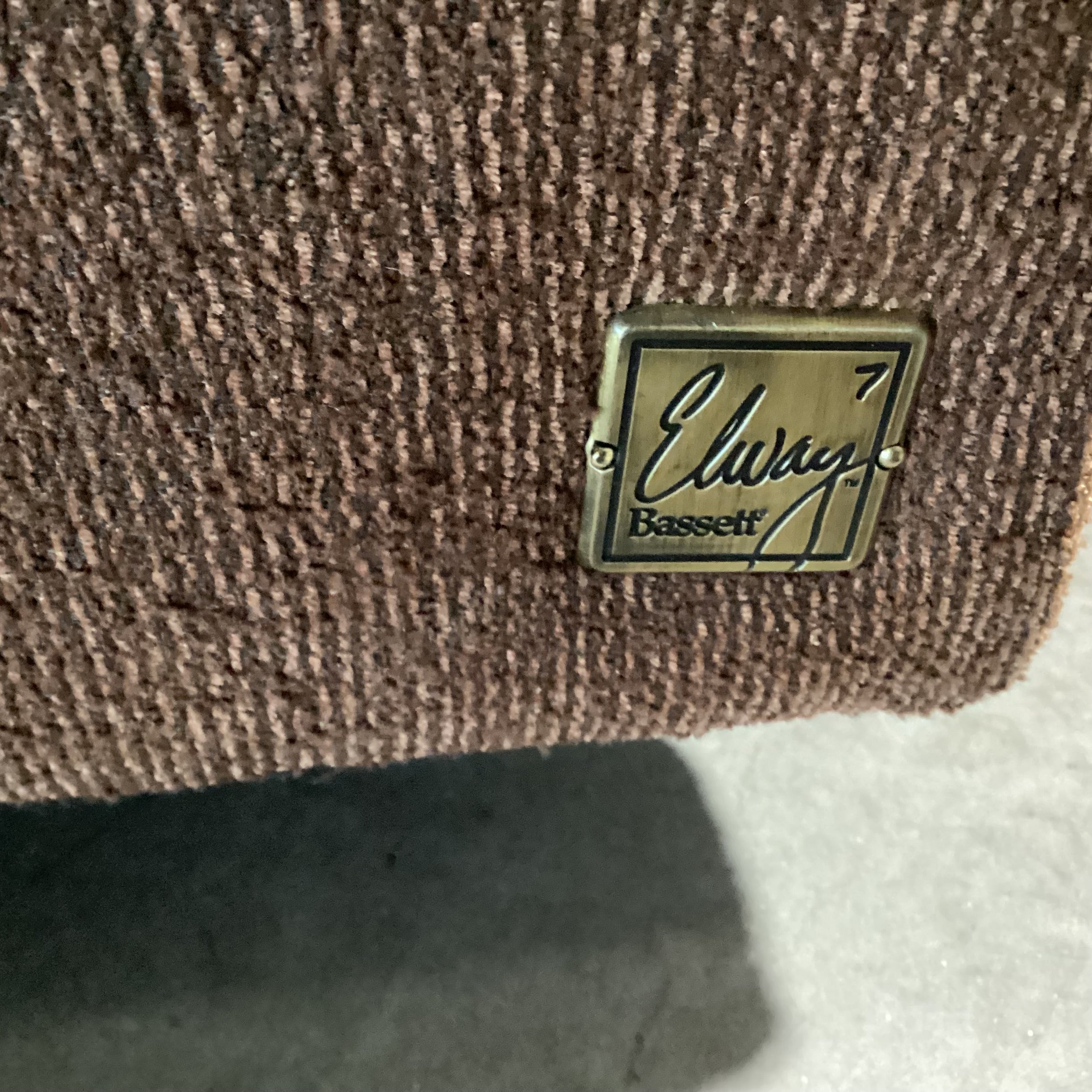 Elway by Bassett Brown Woven 6 Piece with 2 End Recliners Sectional 118"x 100"x 37"x 40"