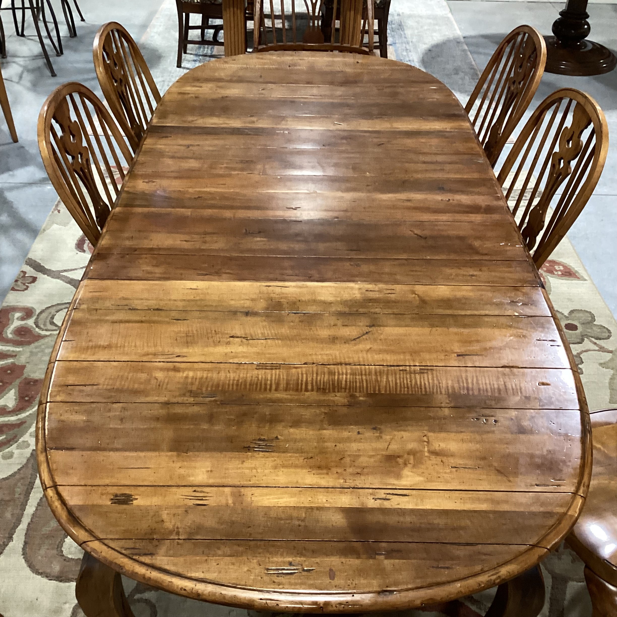 Ethan Allen Vintage Windsor Style Carved Distressed Wood 2 Leaf Table & 8 Chairs Dining Set 102"x 44.5"x  30"