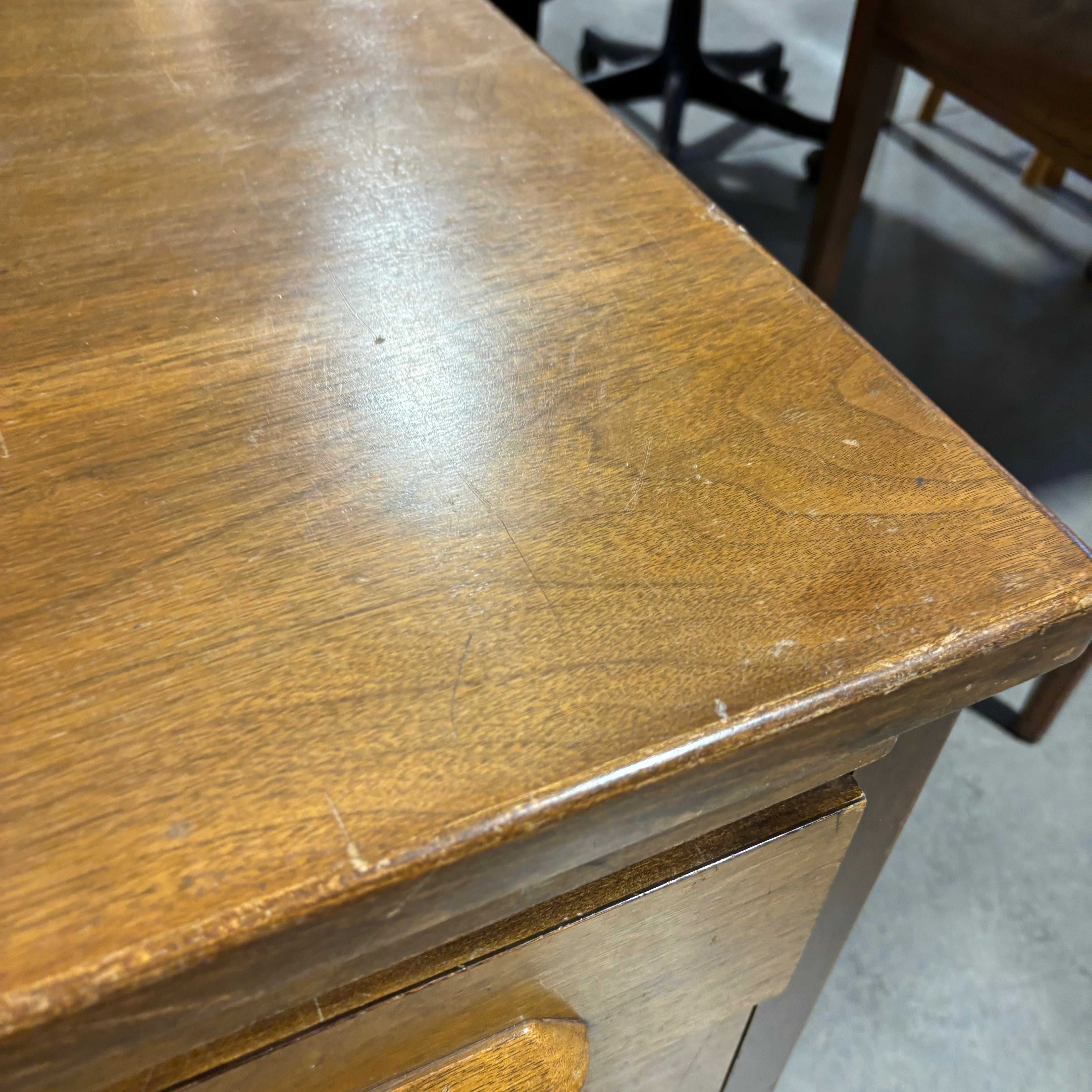 Oak 6 Drawer with Pullout Surface Desk 60"x 34"x 30"