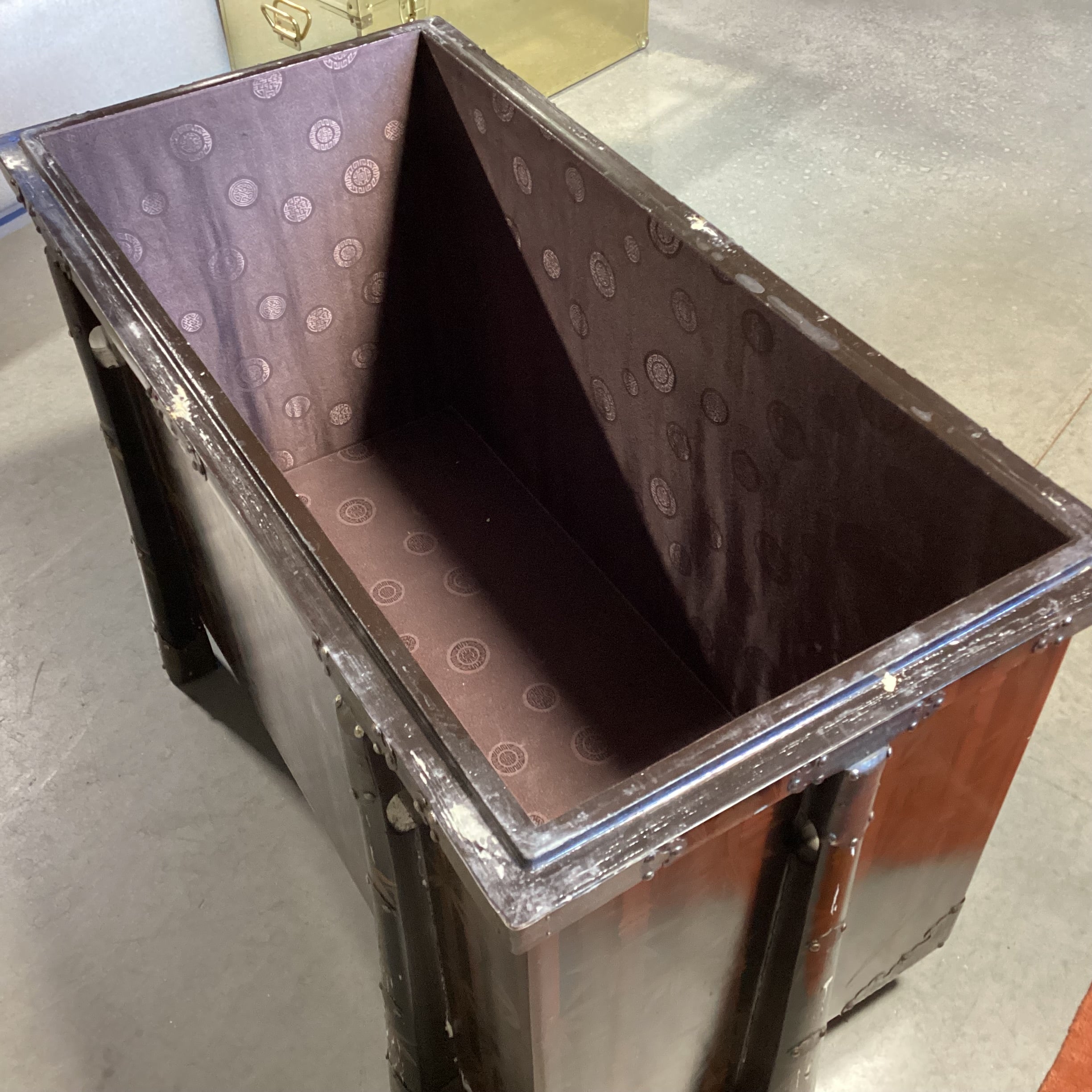 Asian Bamboo & Leaf Design with Metal Accent & Silklined Trunk 40"x 20"x 27"