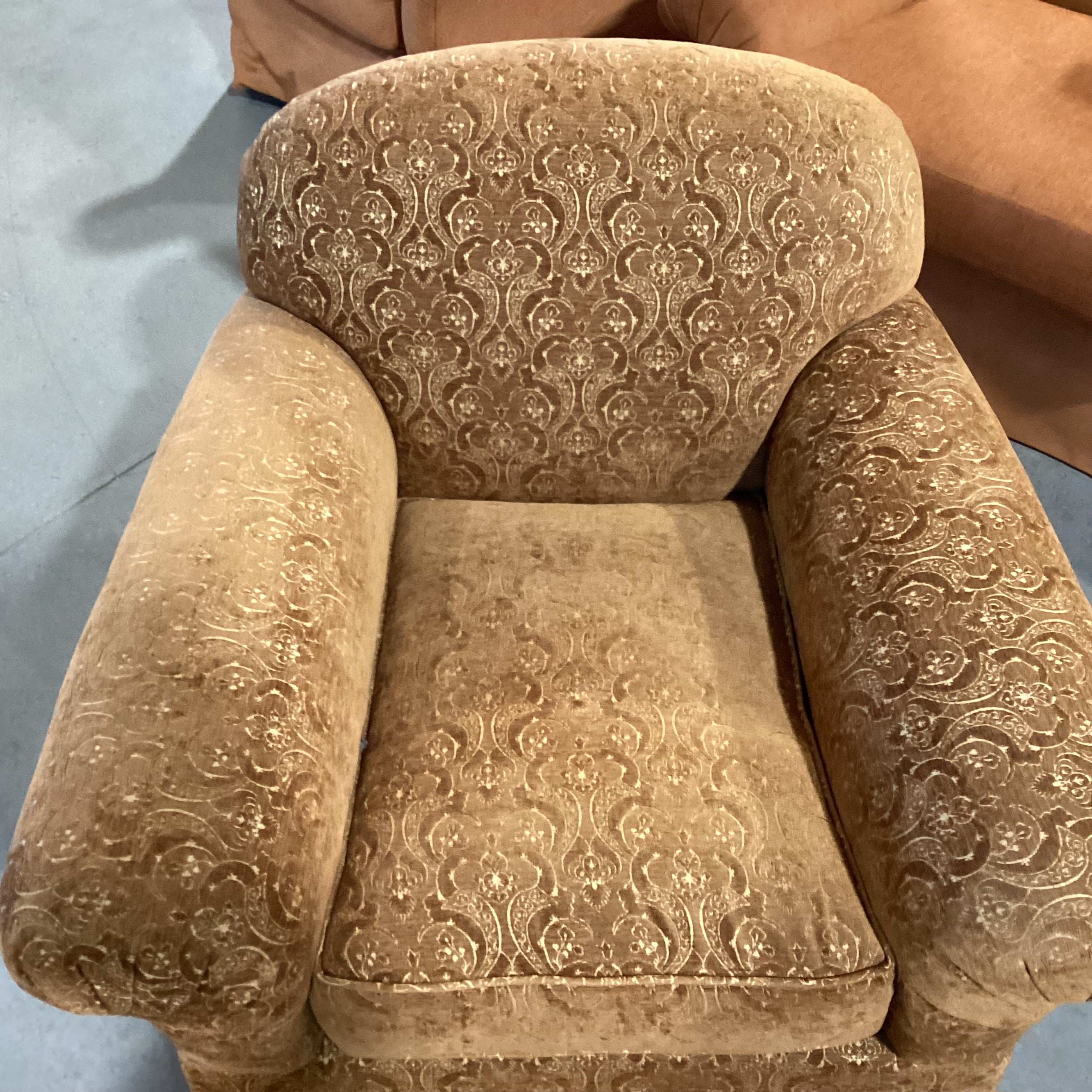 JJ Custom Butterscotch & Gold Design Upholstered Chair 40"x 38"x 34"