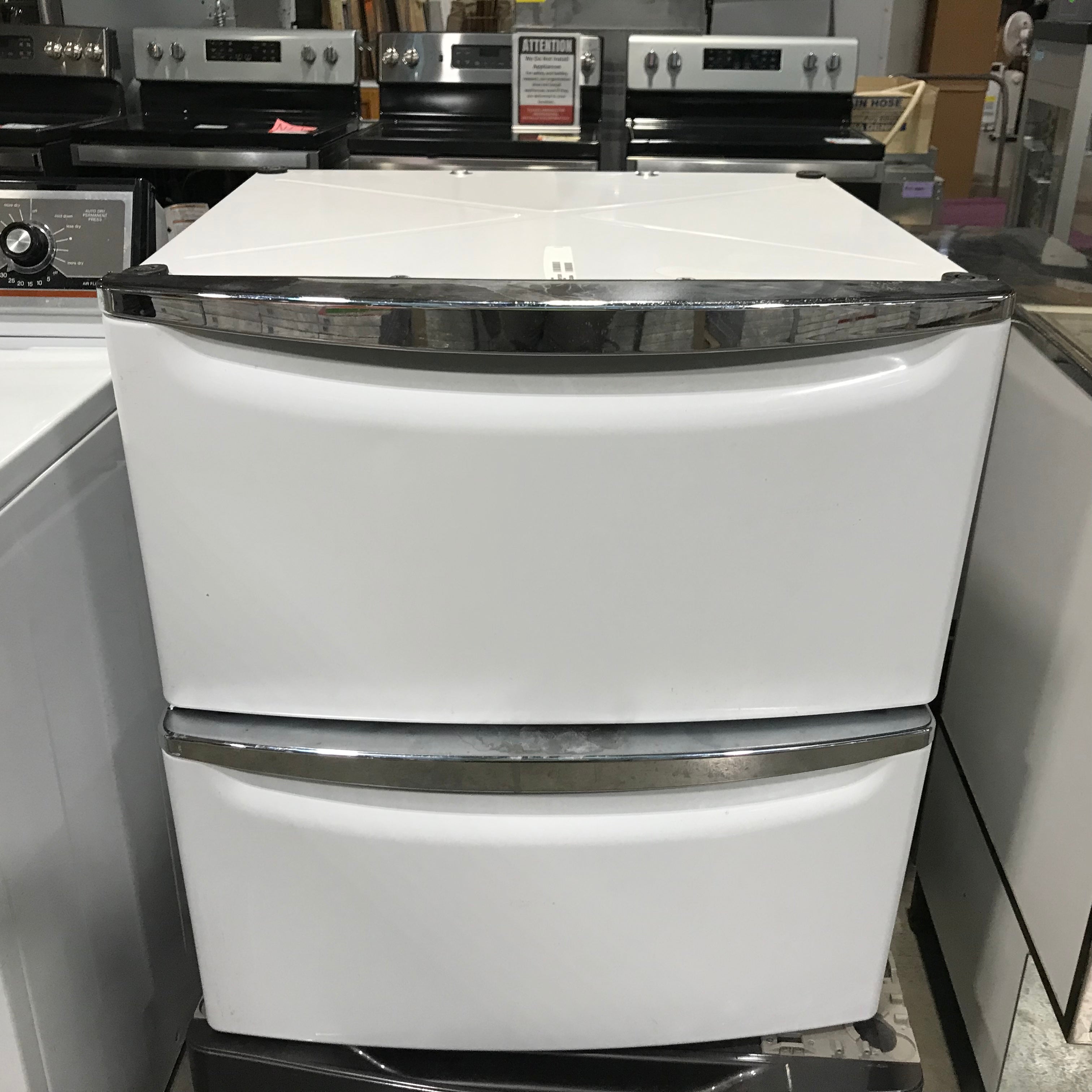 Whirlpool xhpc155xw1 White Laundry Pedestal 27"x 24"x 15"