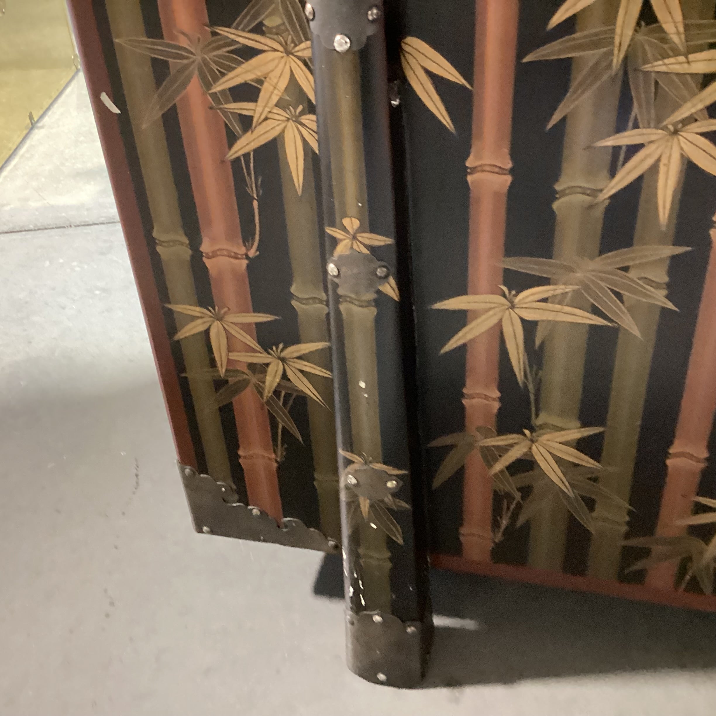 Asian Bamboo & Leaf Design with Metal Accent & Silklined Trunk 40"x 20"x 27"