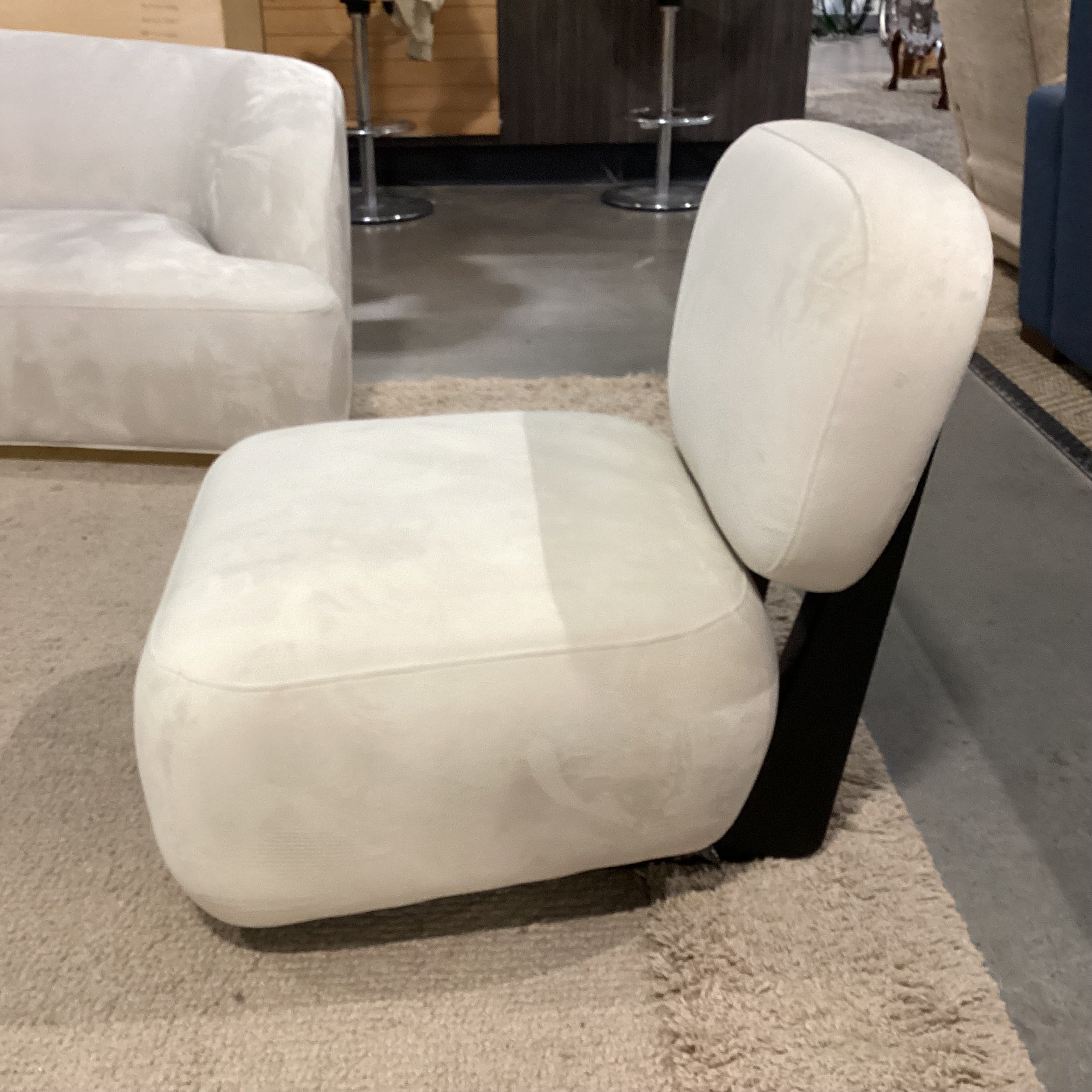 Rove Concepts Kaye Collection Toro Cream & Ebony Finish Wood Lounge Chair 27"x 31"x 29"