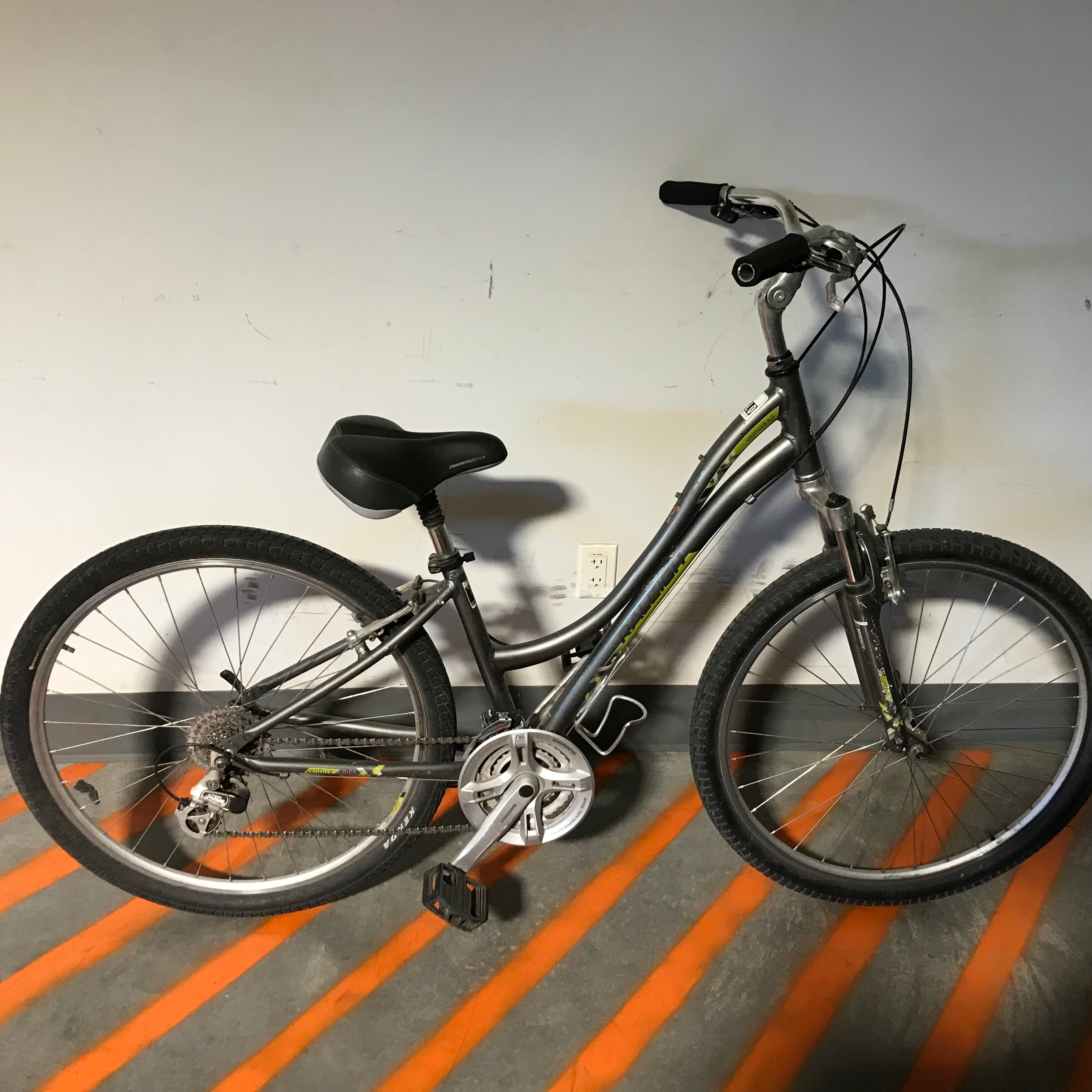 Raleigh Venture 4.0 grey 24 speed Cruiser Bike