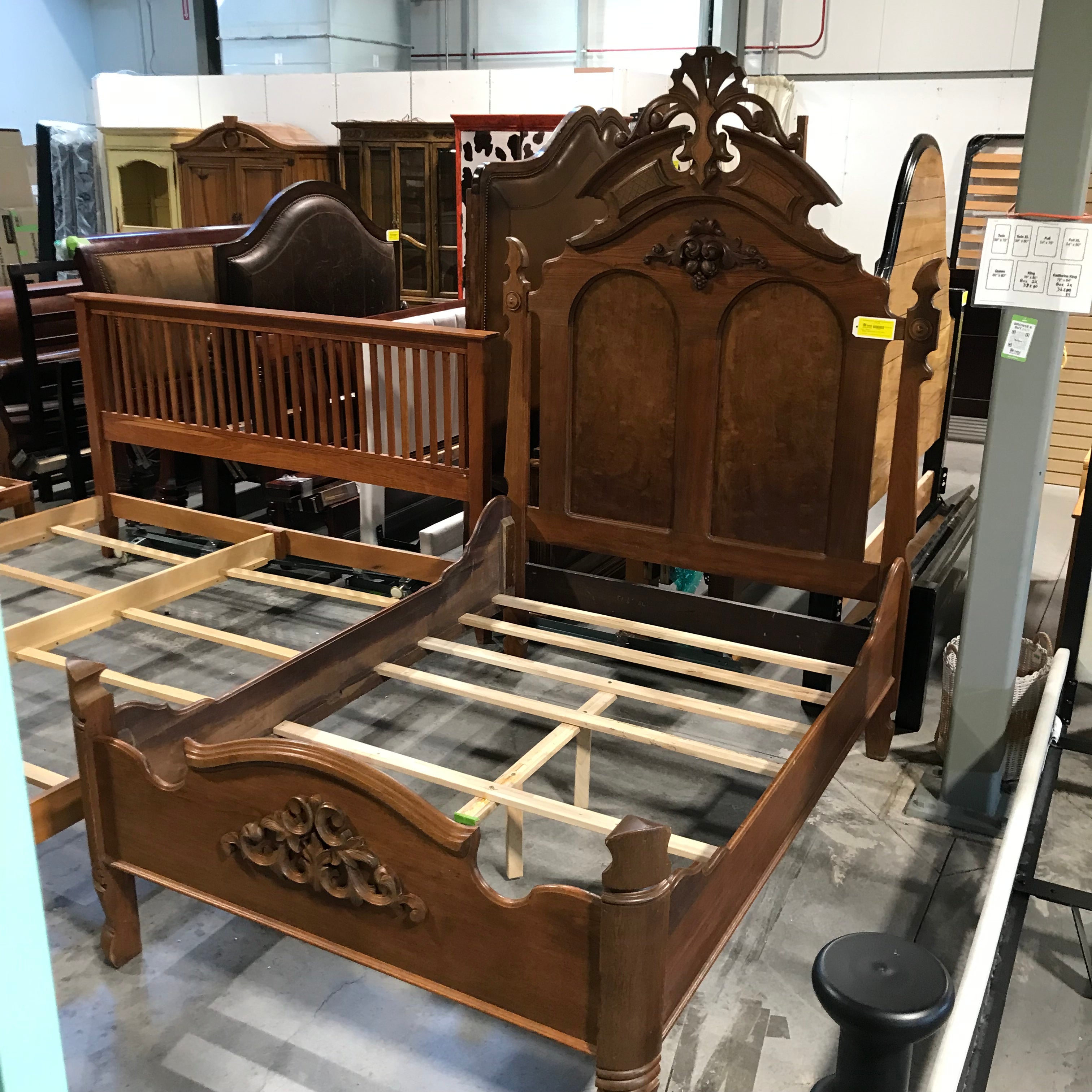 Full Vintage Solid Dark Finish Wood Bed Set 56.5"x 77.5"x 84"