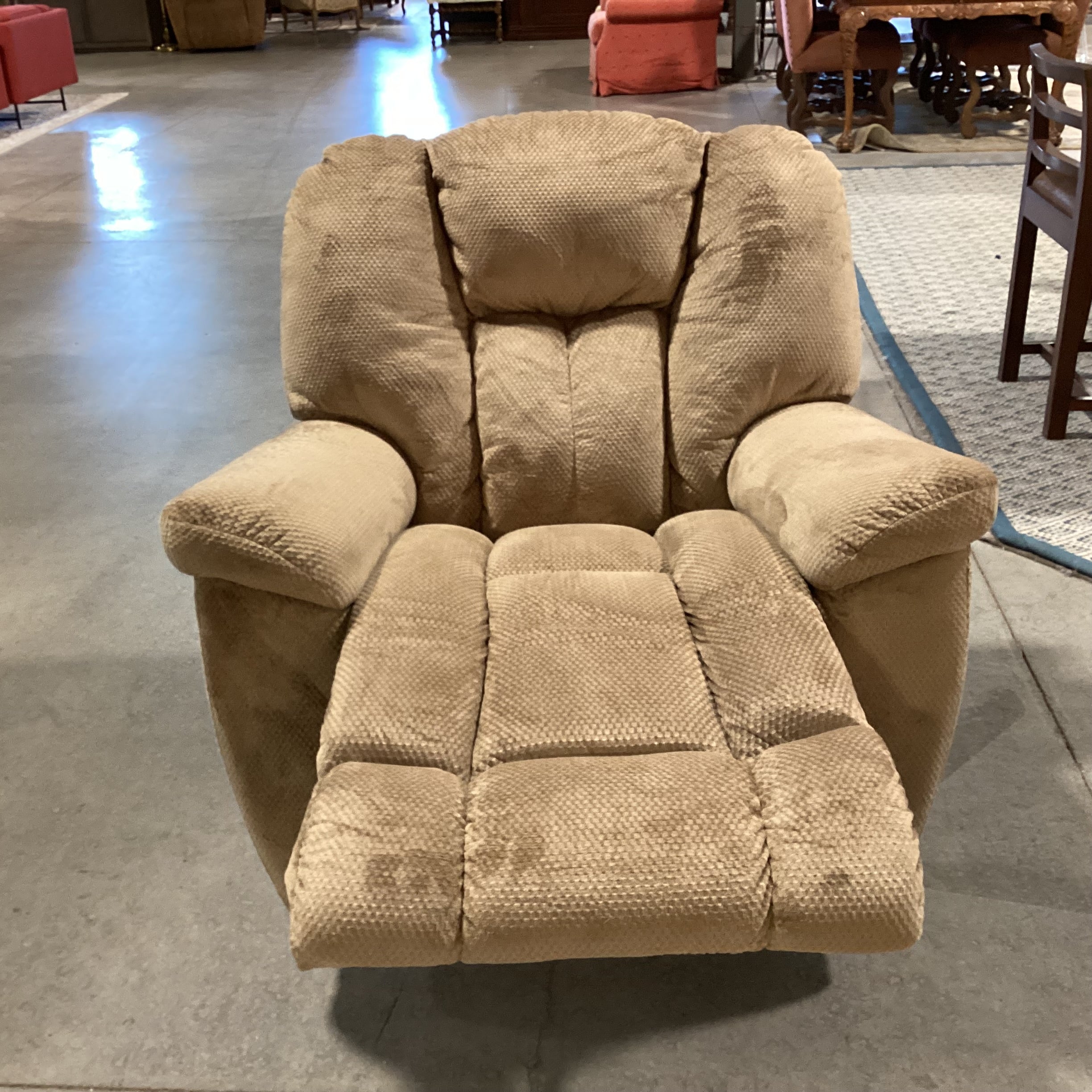 La-Z Boy Beige Tan Wove Chenille Plush Recliner Chair 40"x 36"x 38"