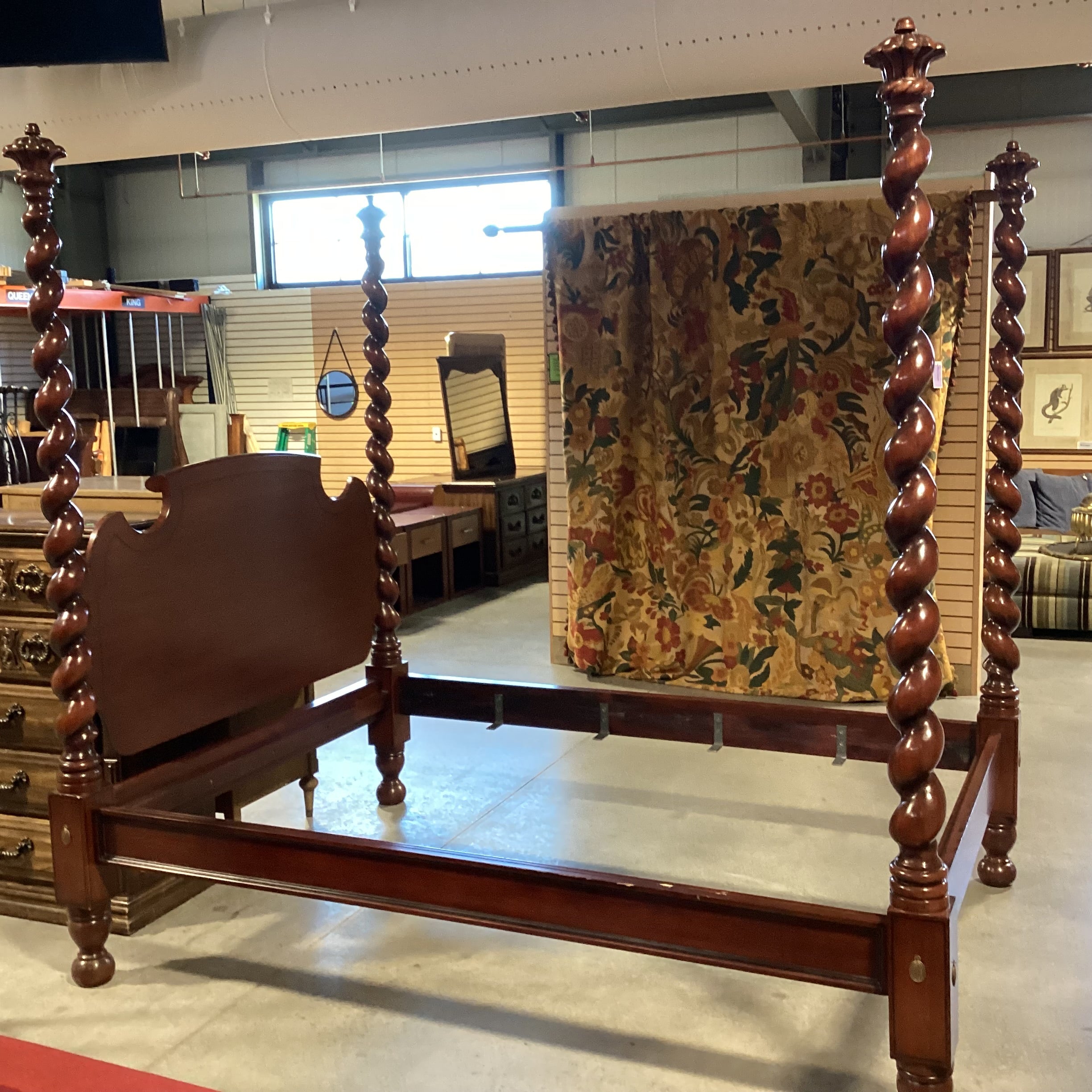 QUEEN Spiral Post Finished Wood Bed Set 66"x 89.5"x 86.5"