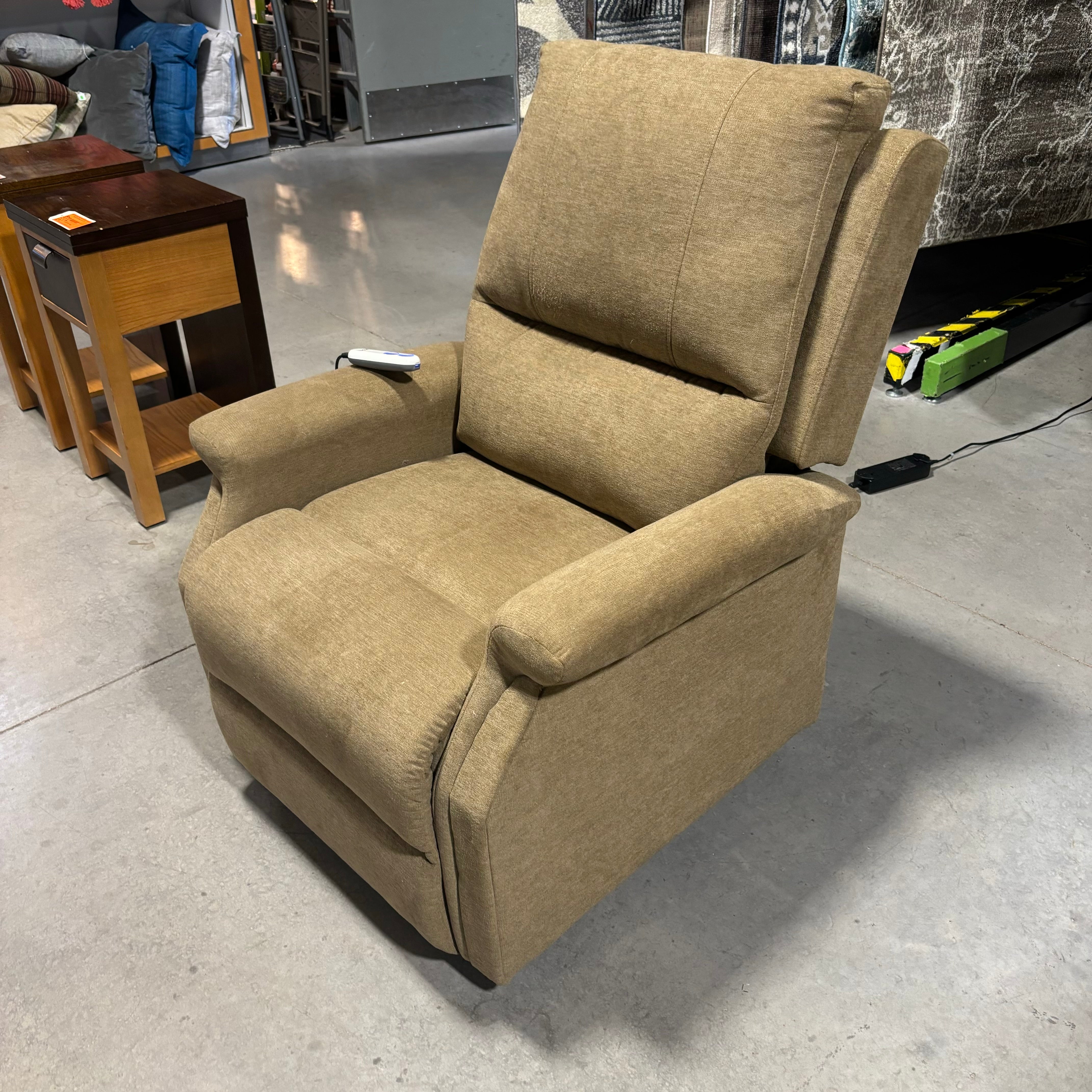 Moto Motion Dark Tan Woven Power Lift Recliner 34"x 35" to 66"x 43"