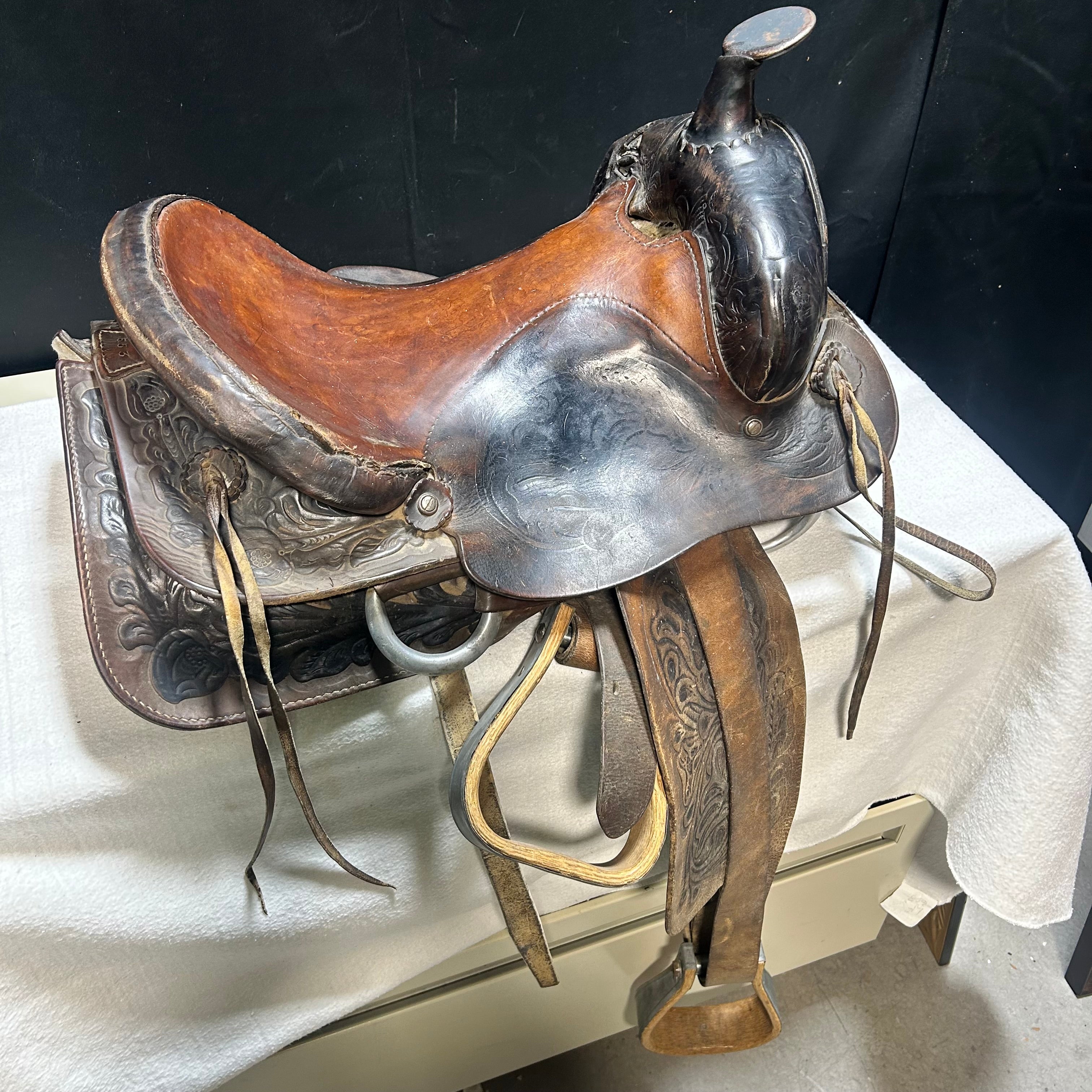 Vintage Traditional Western Leather Saddle 18"x 21"