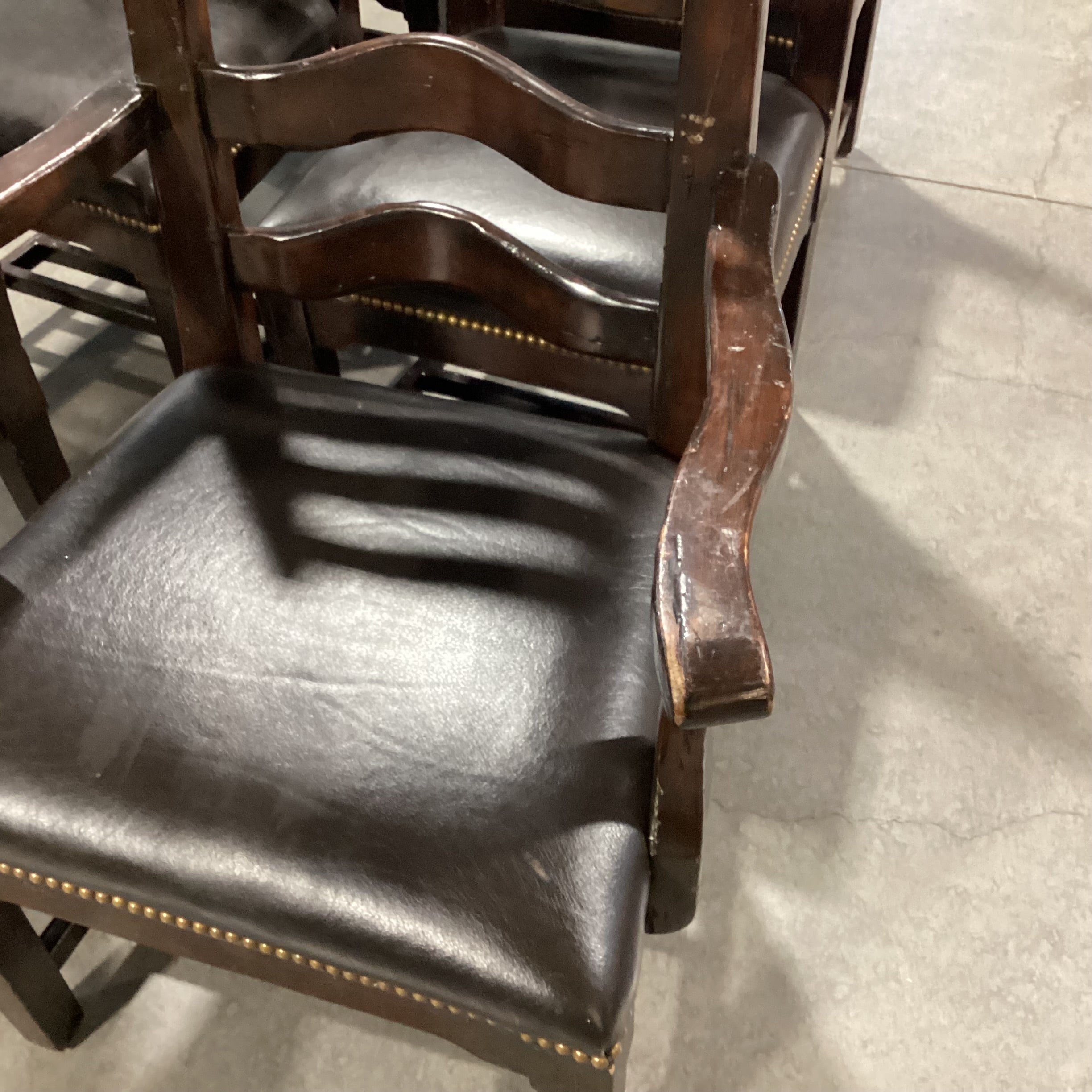 SET of 6 Dark Finish Carved Ladder Back & Leather Nailhead Dining Chairs 26"x 20"x 39"