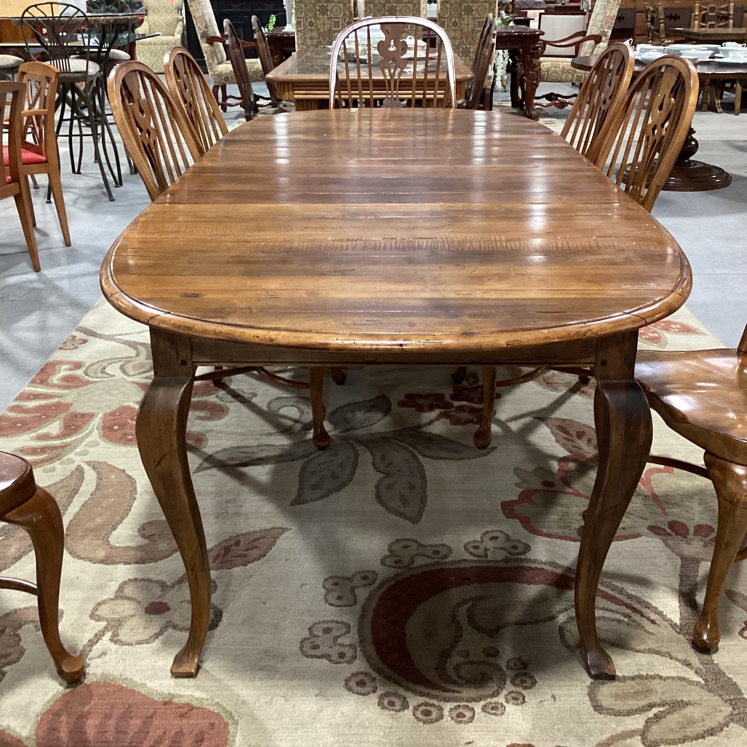 Ethan Allen Vintage Windsor Style Carved Distressed Wood 2 Leaf Table & 8 Chairs Dining Set 102"x 44.5"x  30"