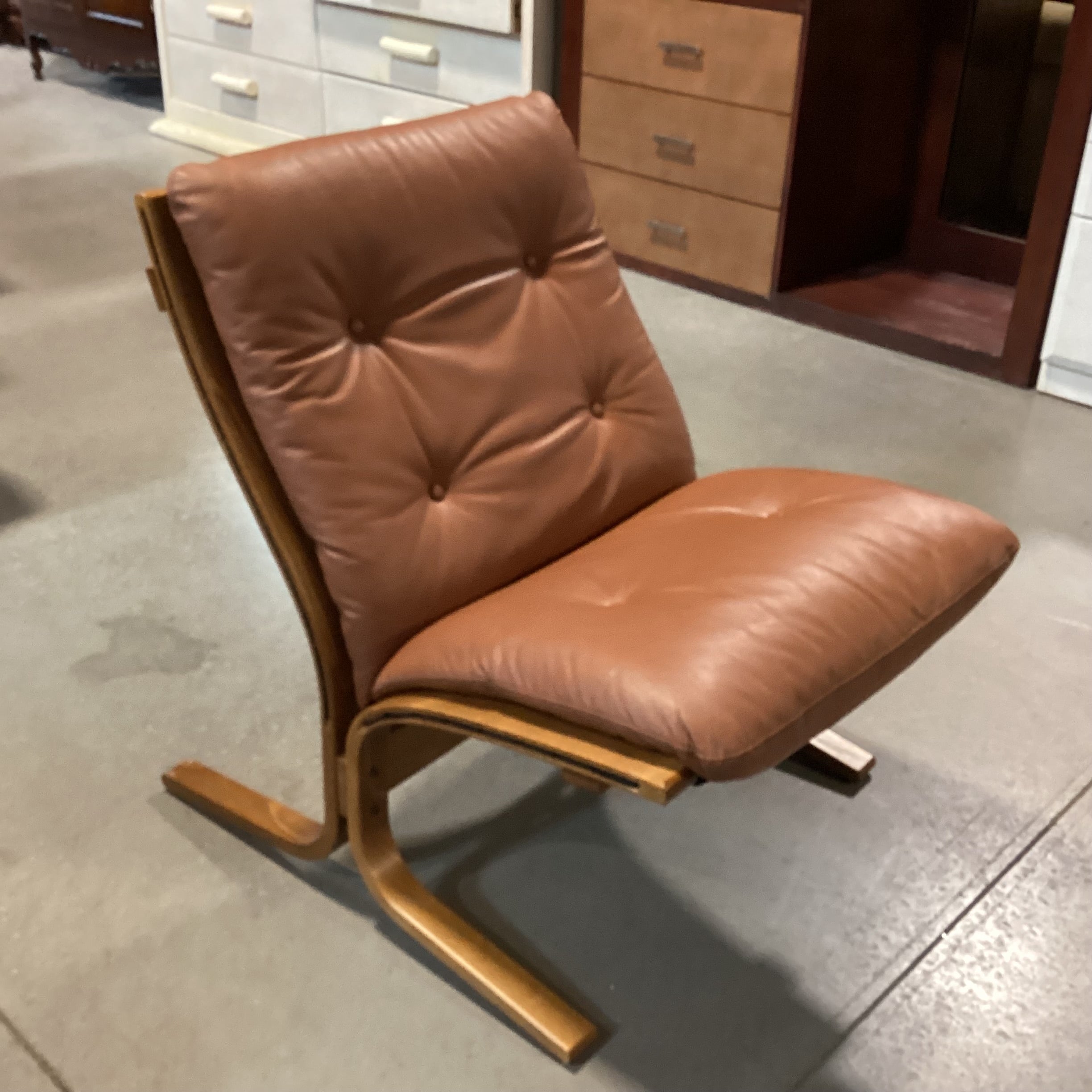 Westnofa Siesta Made in Norway Mid Century Tan Leather & Teak Lounge Chair 27"x 29"x 35"