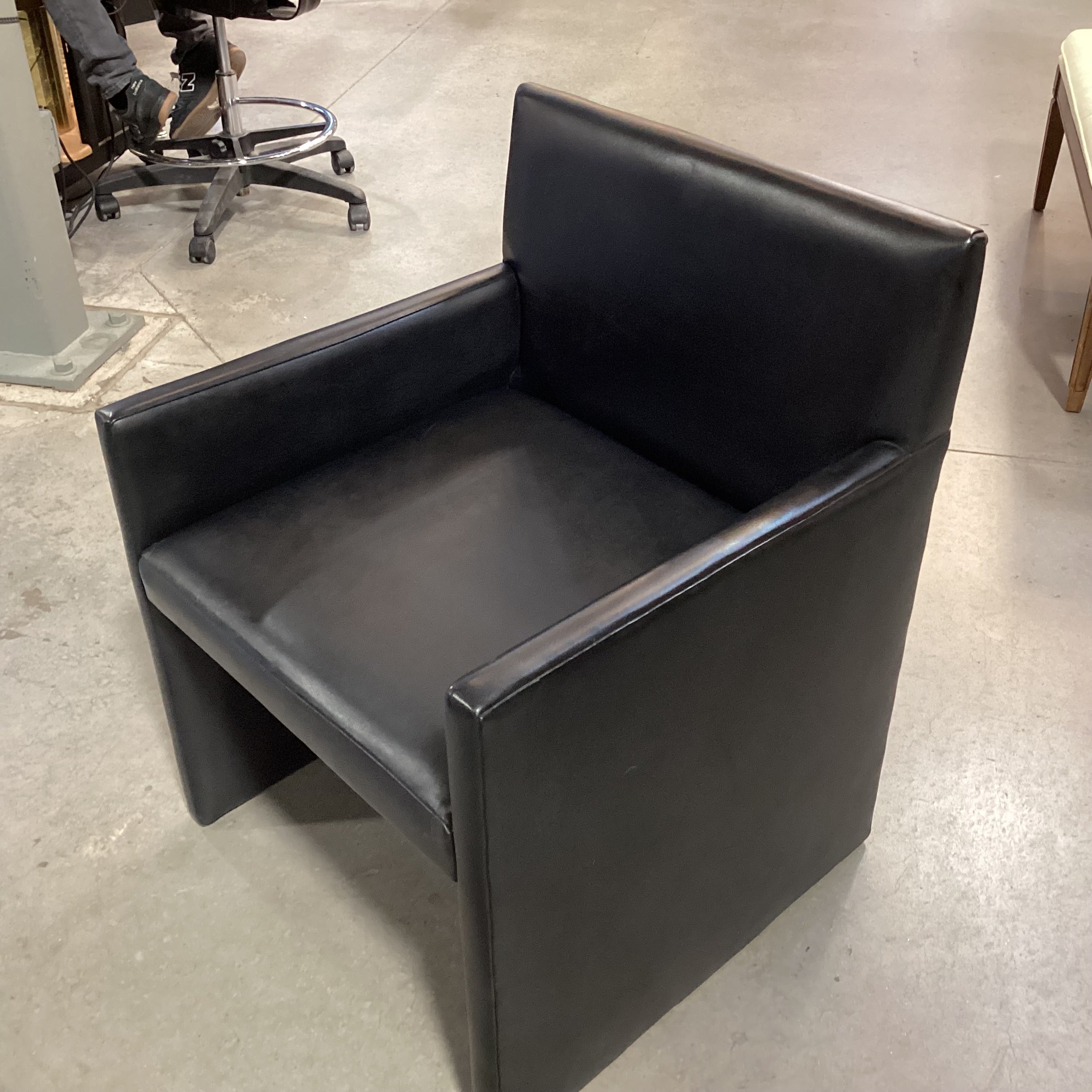 Black Leather Modern Box Style Chair 25"x 24"x 32"