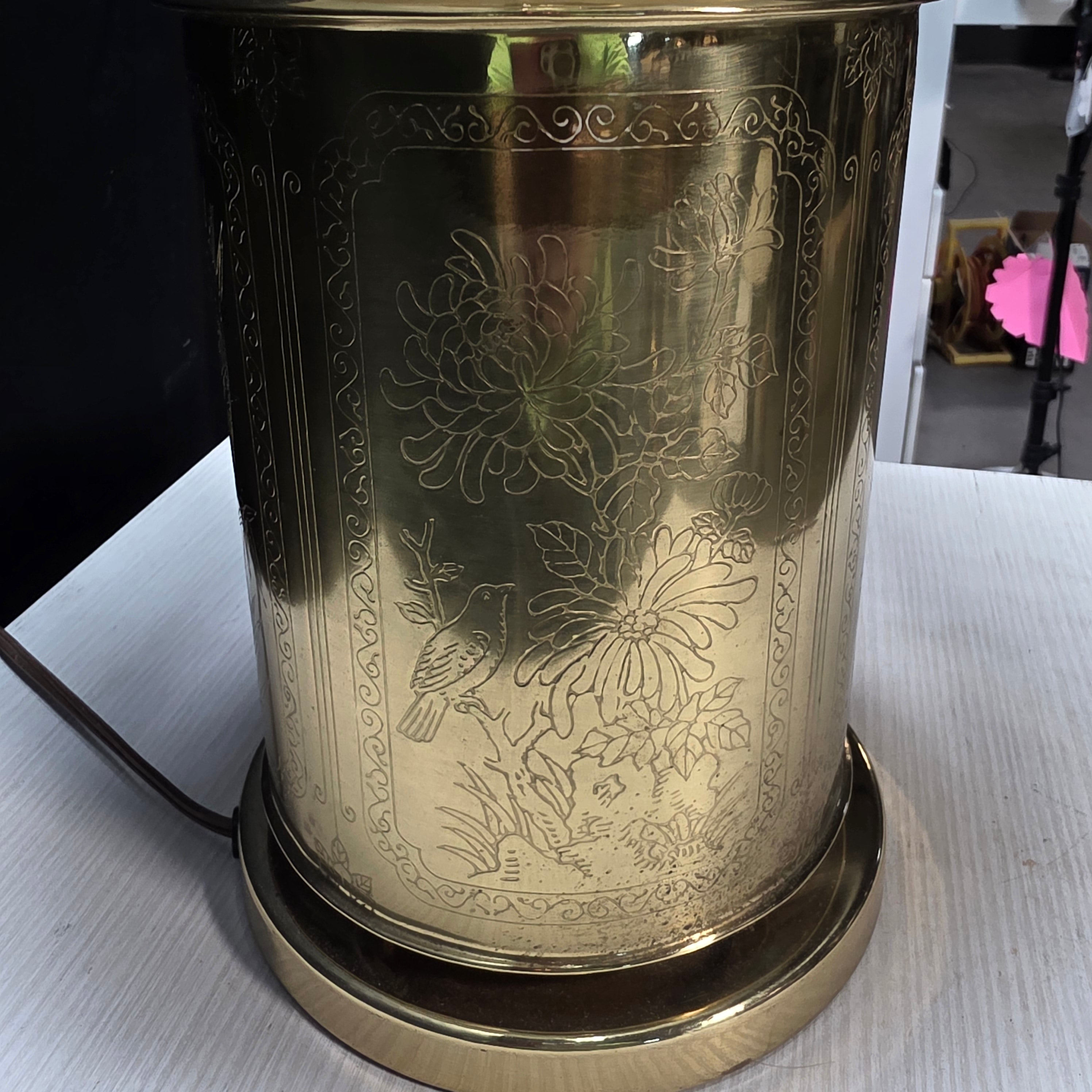 Vintage Chinosierie Brass Hollywood Asian Style Table Lamp 7" D x 25"