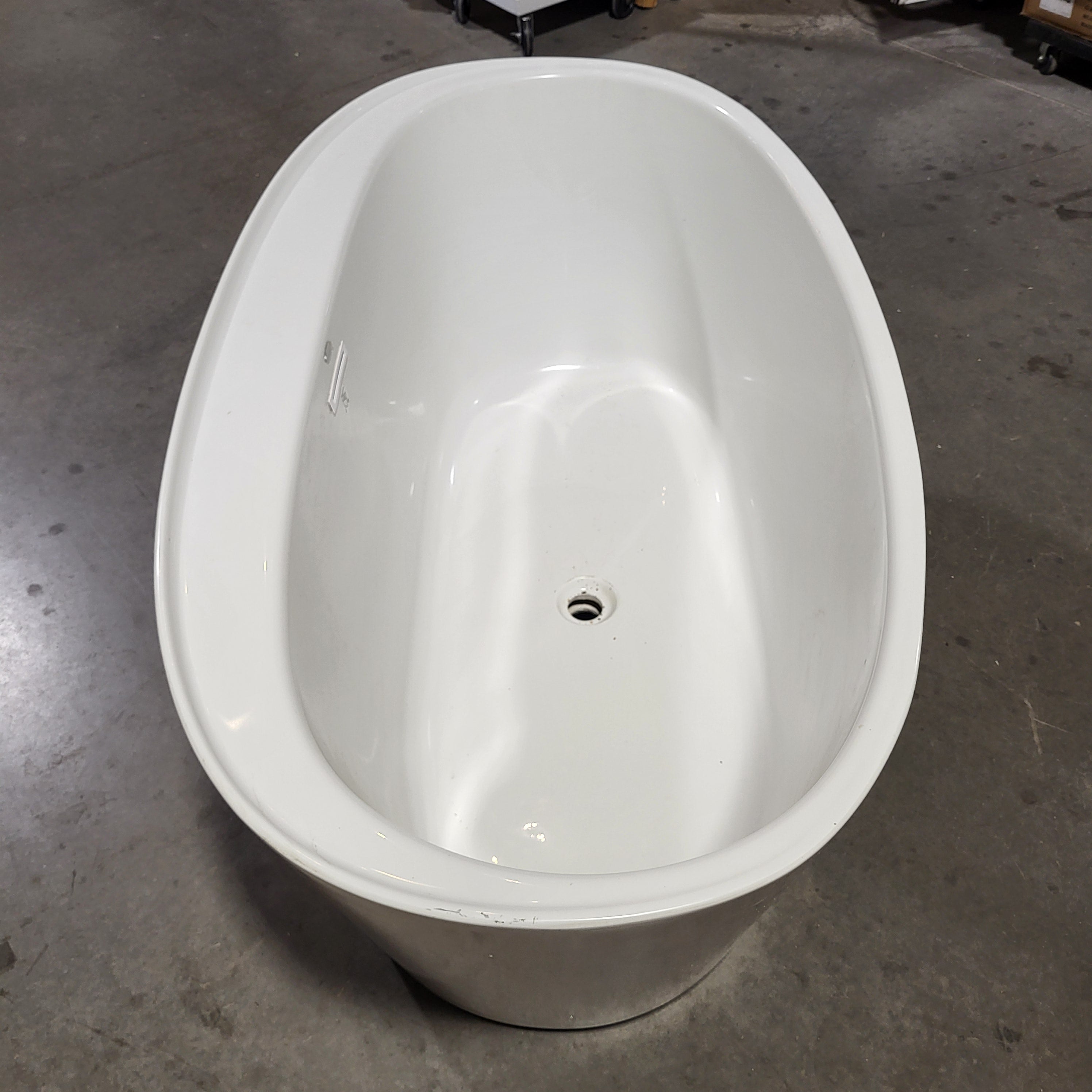 59"x 31.5"x 25" Jacuzzi Gloss White Contemporary Stand Alone Tub