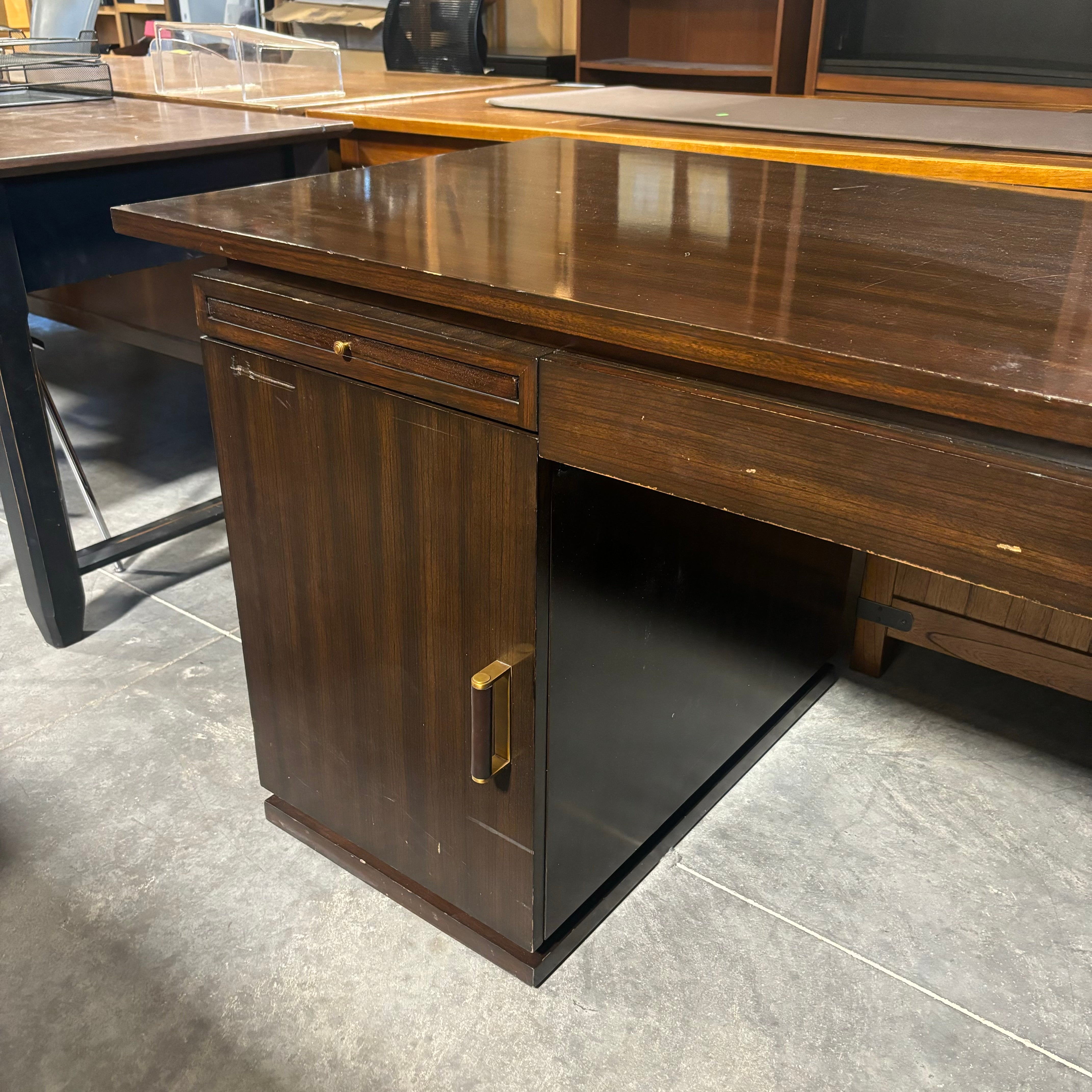 Hickory Chair By David Phoenix Caravelle 2 Door Multi Drawer Desk 72"x 32"x 30"
