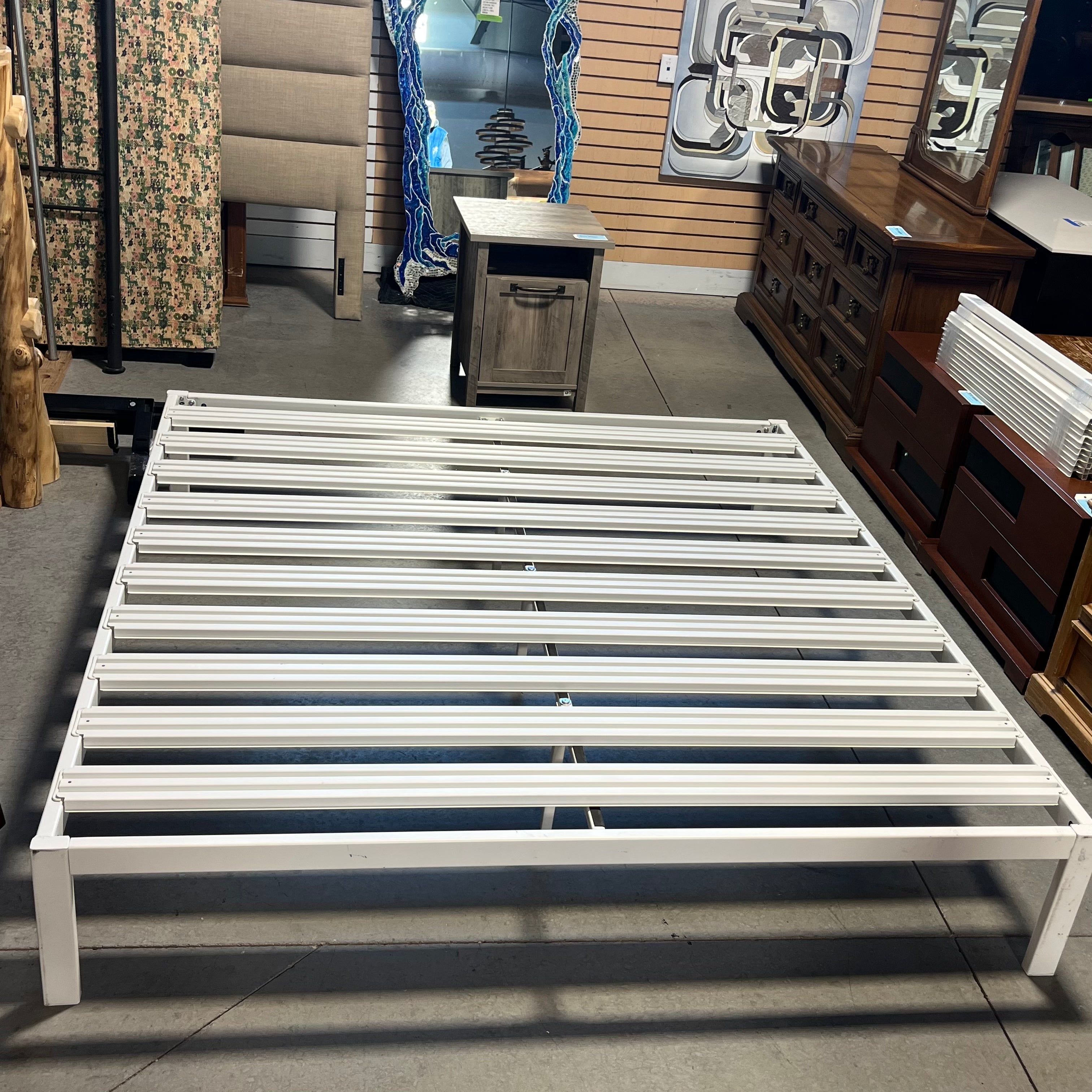 KING White Metal Platform Bed Set 75.5x" 79.5:x 14"