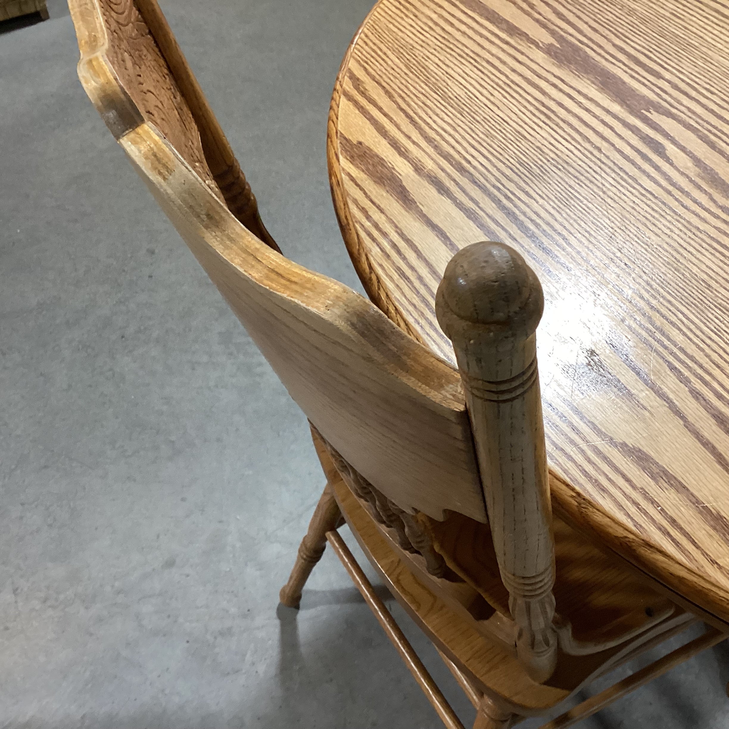 Round to Oval Vintage Oak 1 Leaf Table & 4 Pressed Oak Chairs Dining Set 48" to 72"x 48"x 30.5"