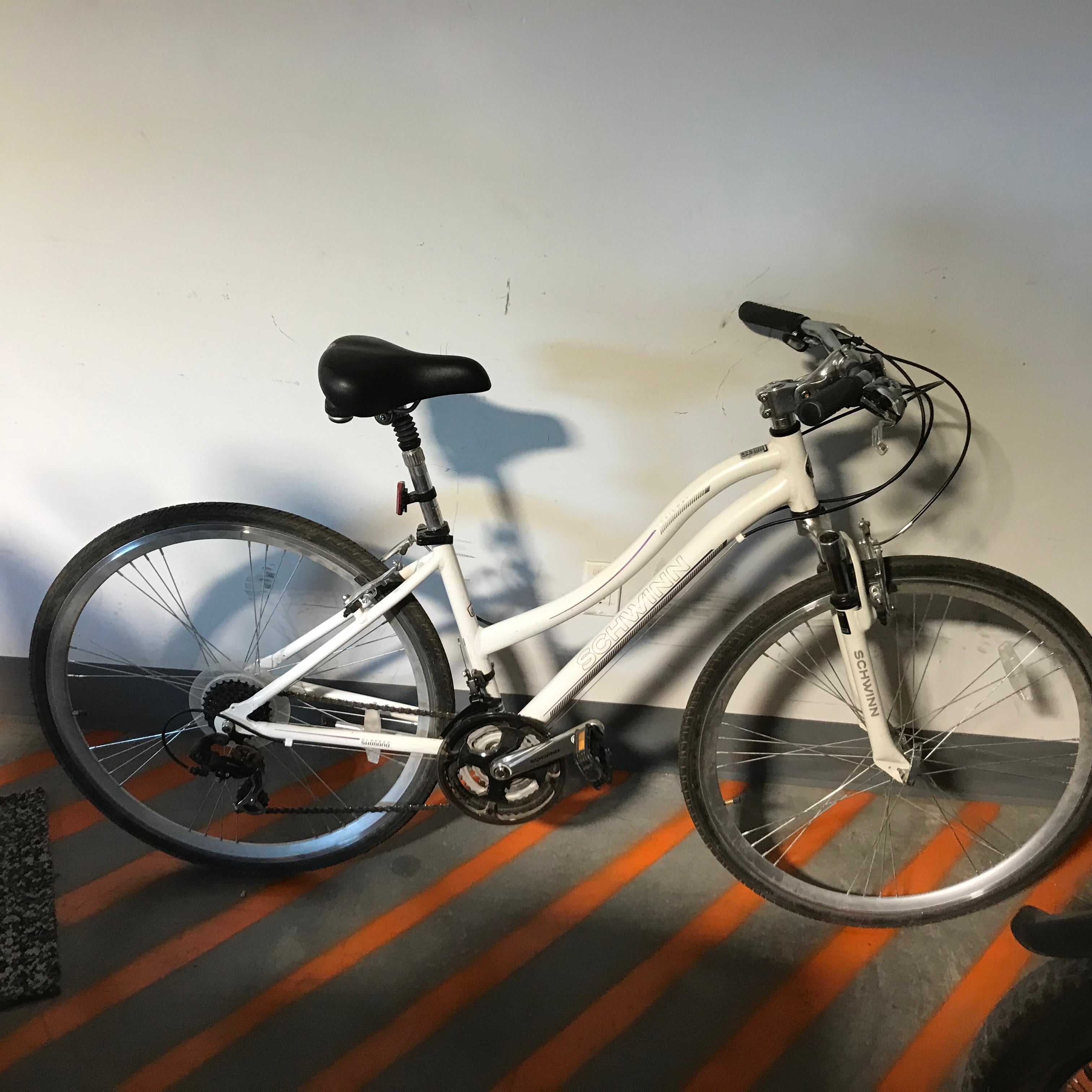 Schwinn White 27 Speed Cruiser Bike