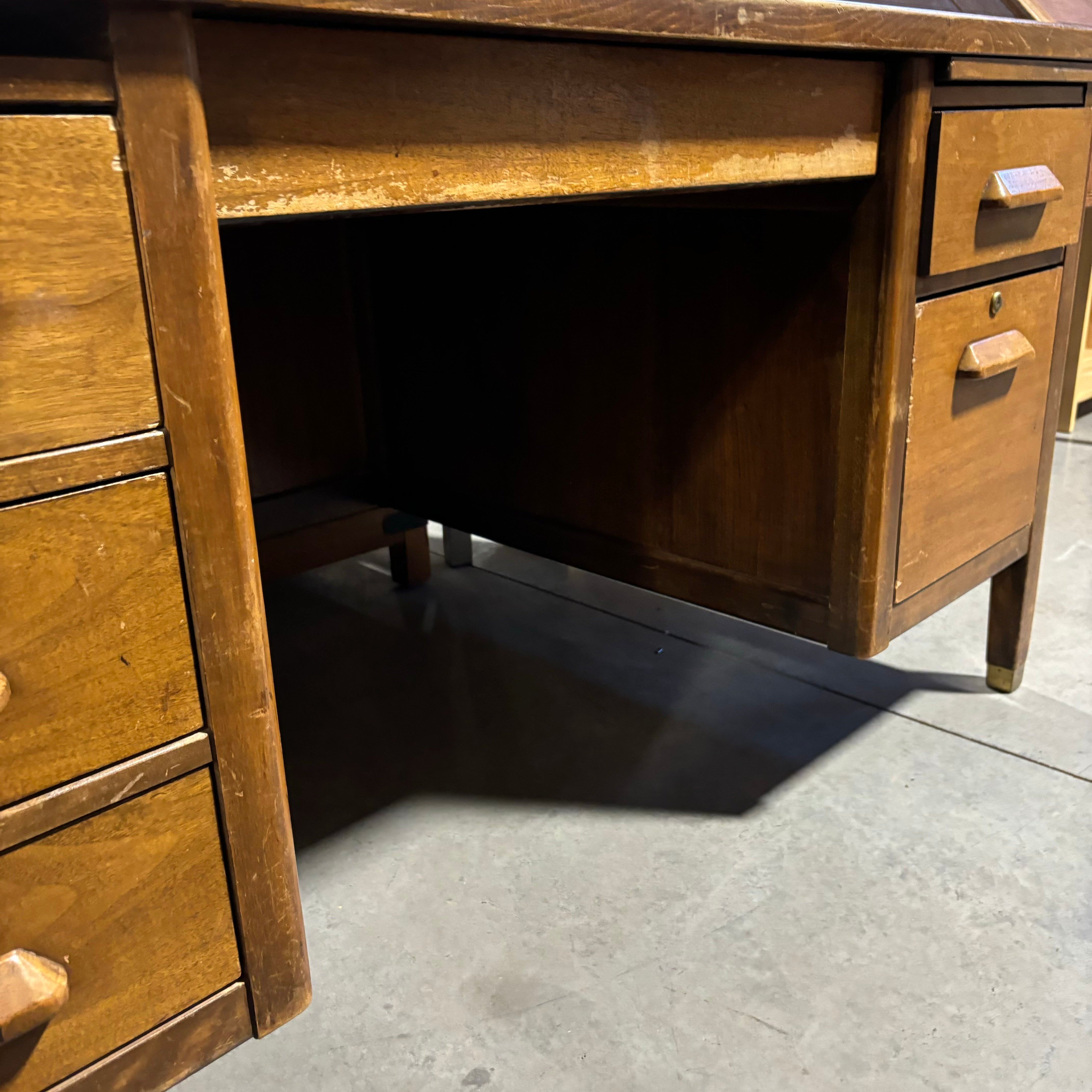 Oak 6 Drawer with Pullout Surface Desk 60"x 34"x 30"