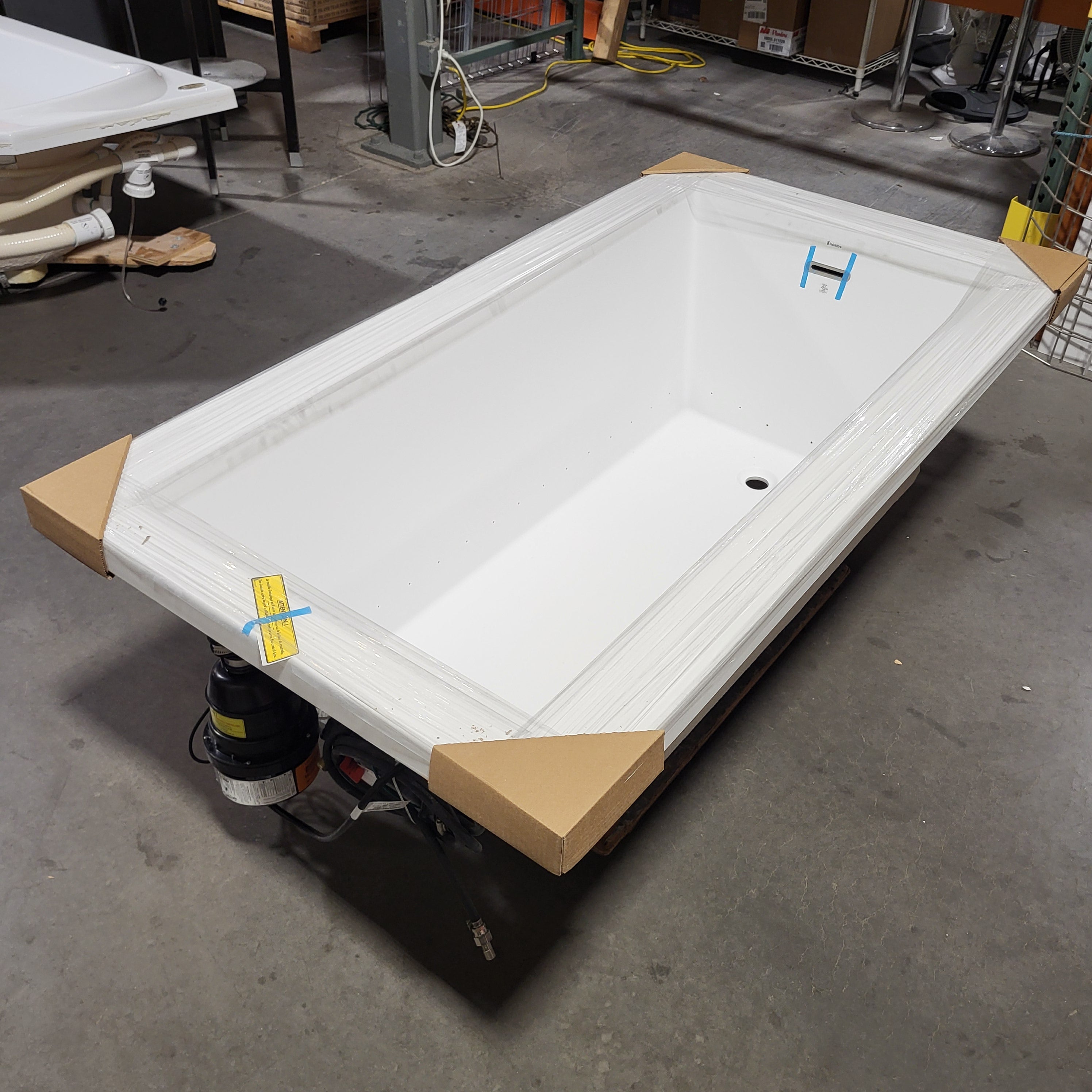 65.5"x 36"x 22.5" BainUltra White Jetted Tub