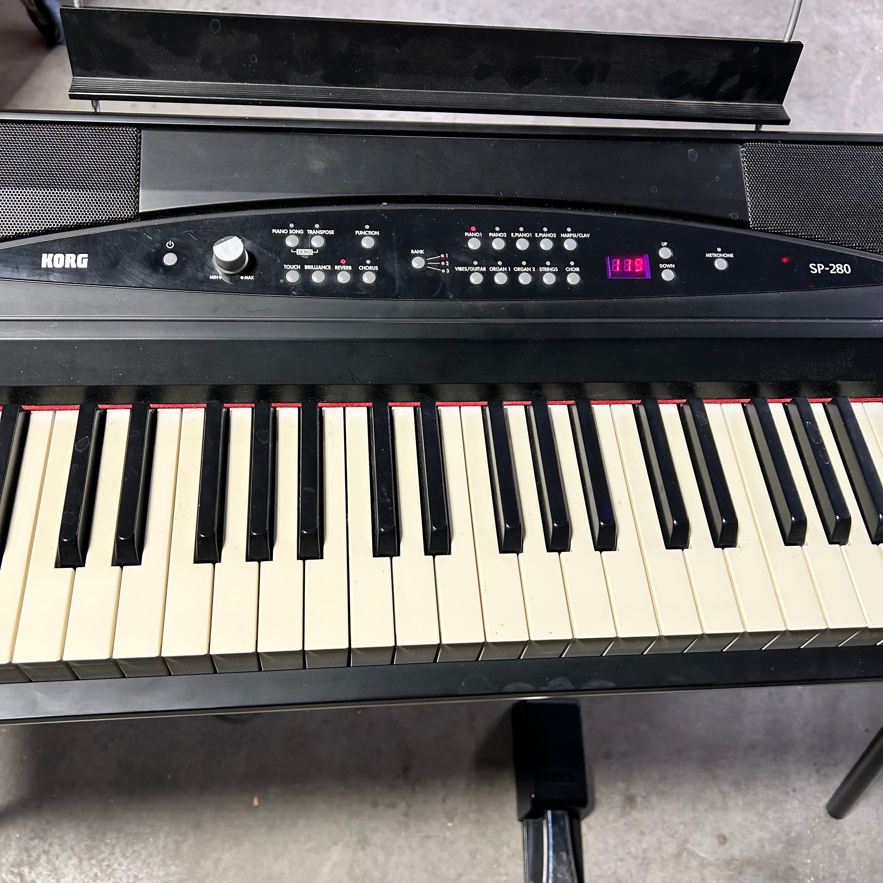 Korg SP-280 Electric Piano With Bench 52"x 16"x 31"