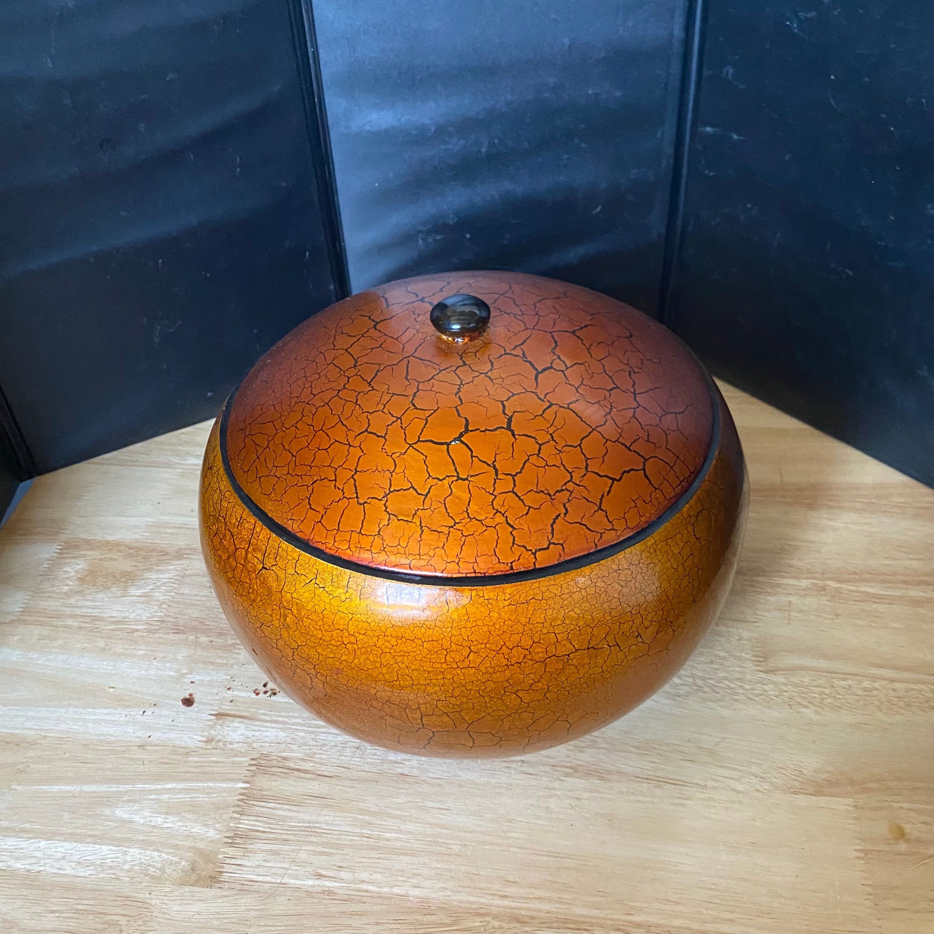 Set of 2 Crackle Enamel Finish Nesting Bowls 11"x 7" and 7.5"x 5"