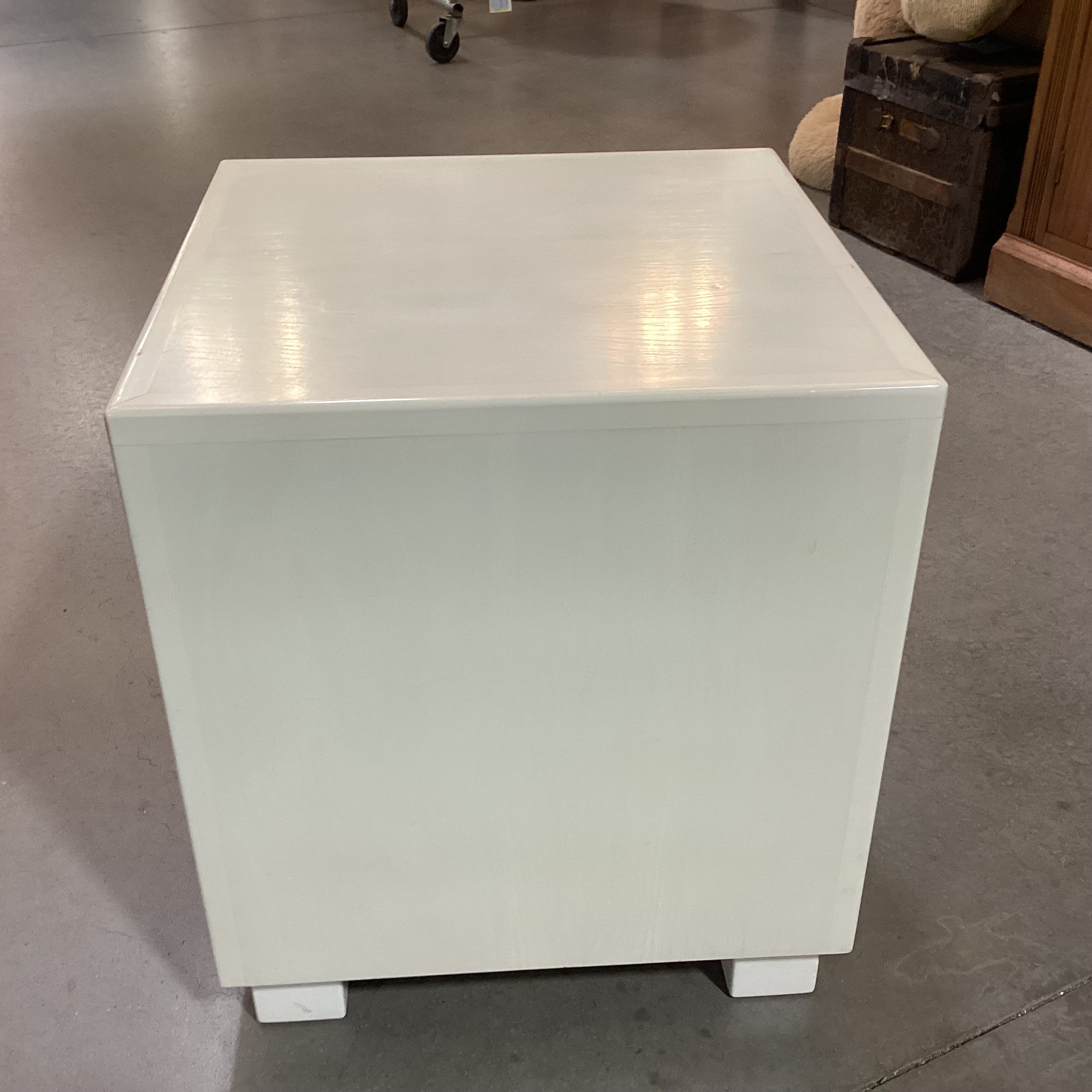 Vintage Lyle & Umbach Ltd New York Cabinet Maker Custom Cream Solid Wood Cube End Table 18"x 18"x 20"