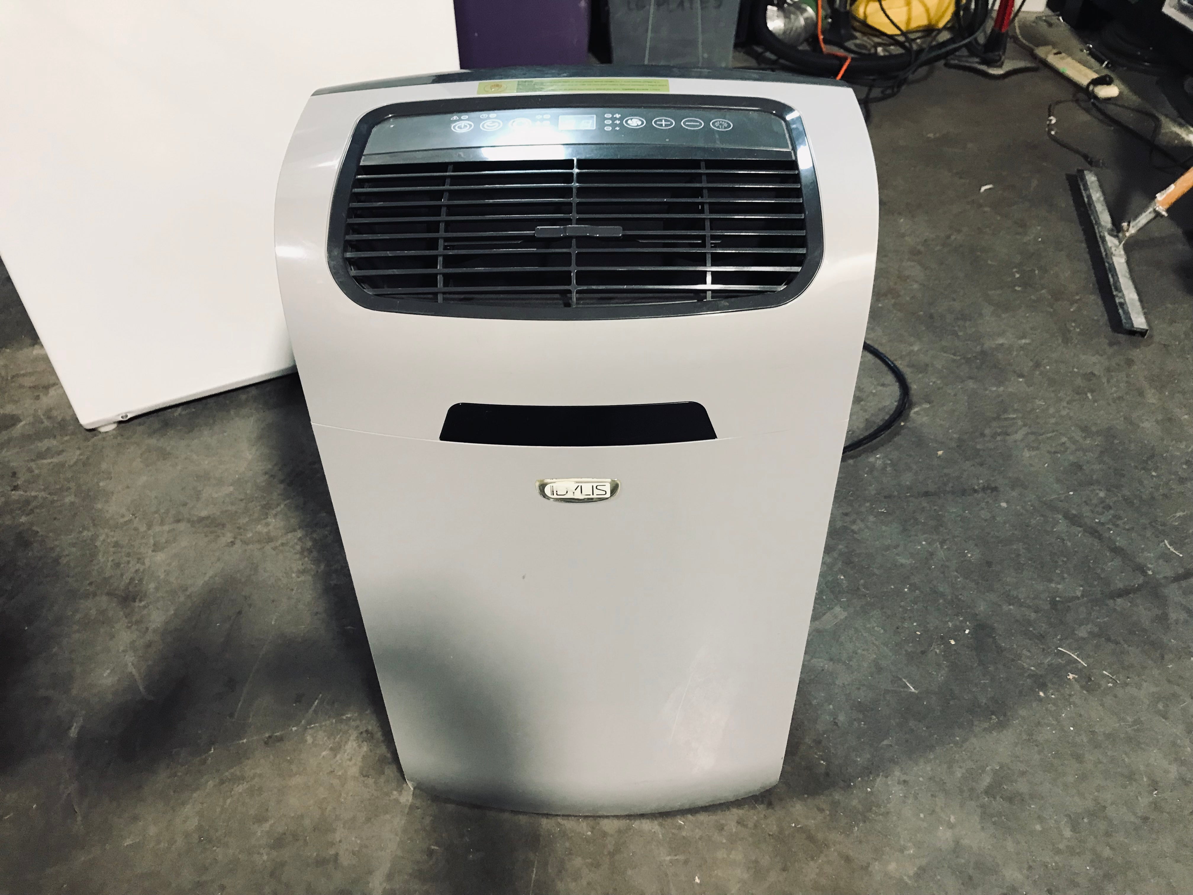 Idylis Grey Portable Air Conditioner 18"x 15"x 29"