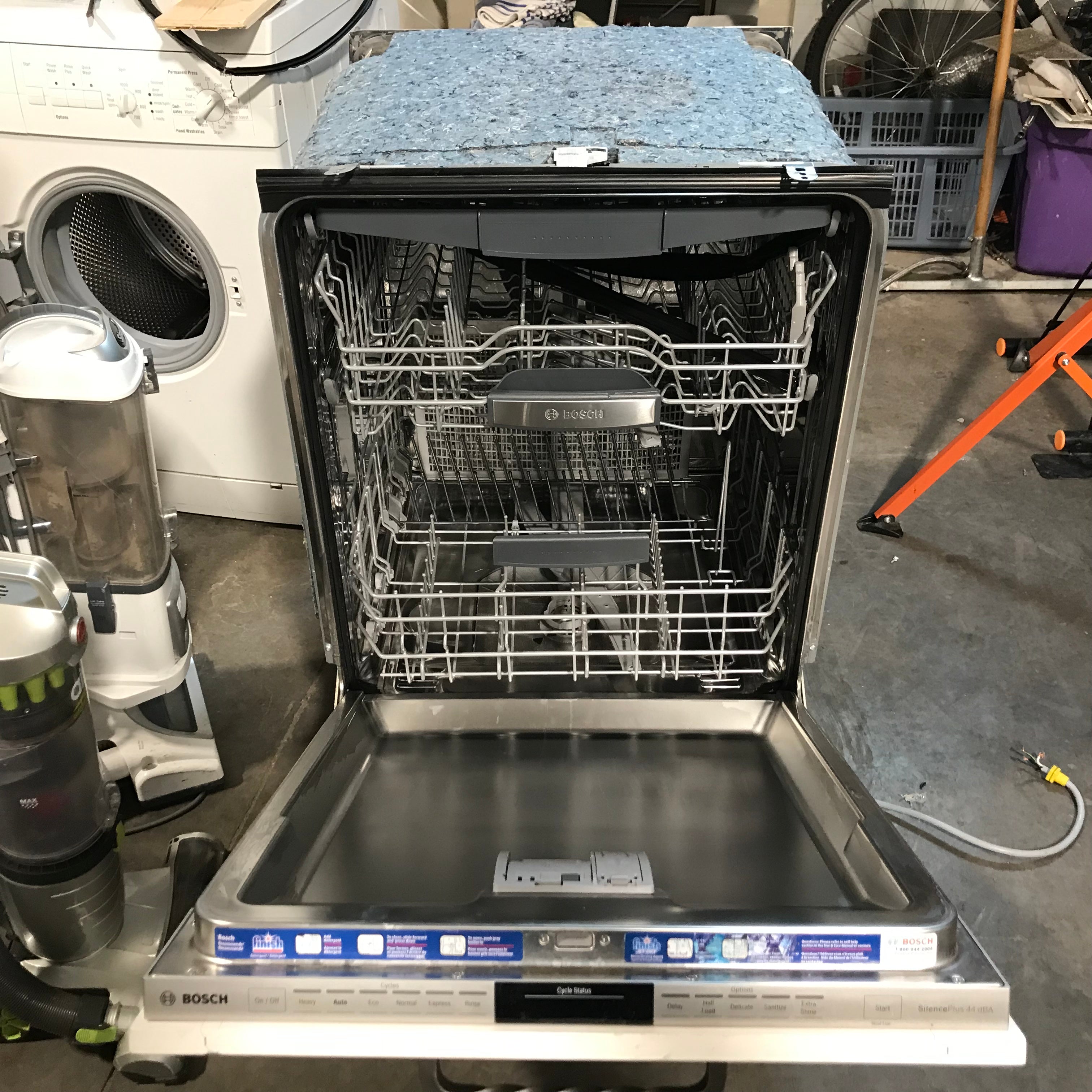 Bosch White Paneled Door Dishwasher 23"x 23"x 34"