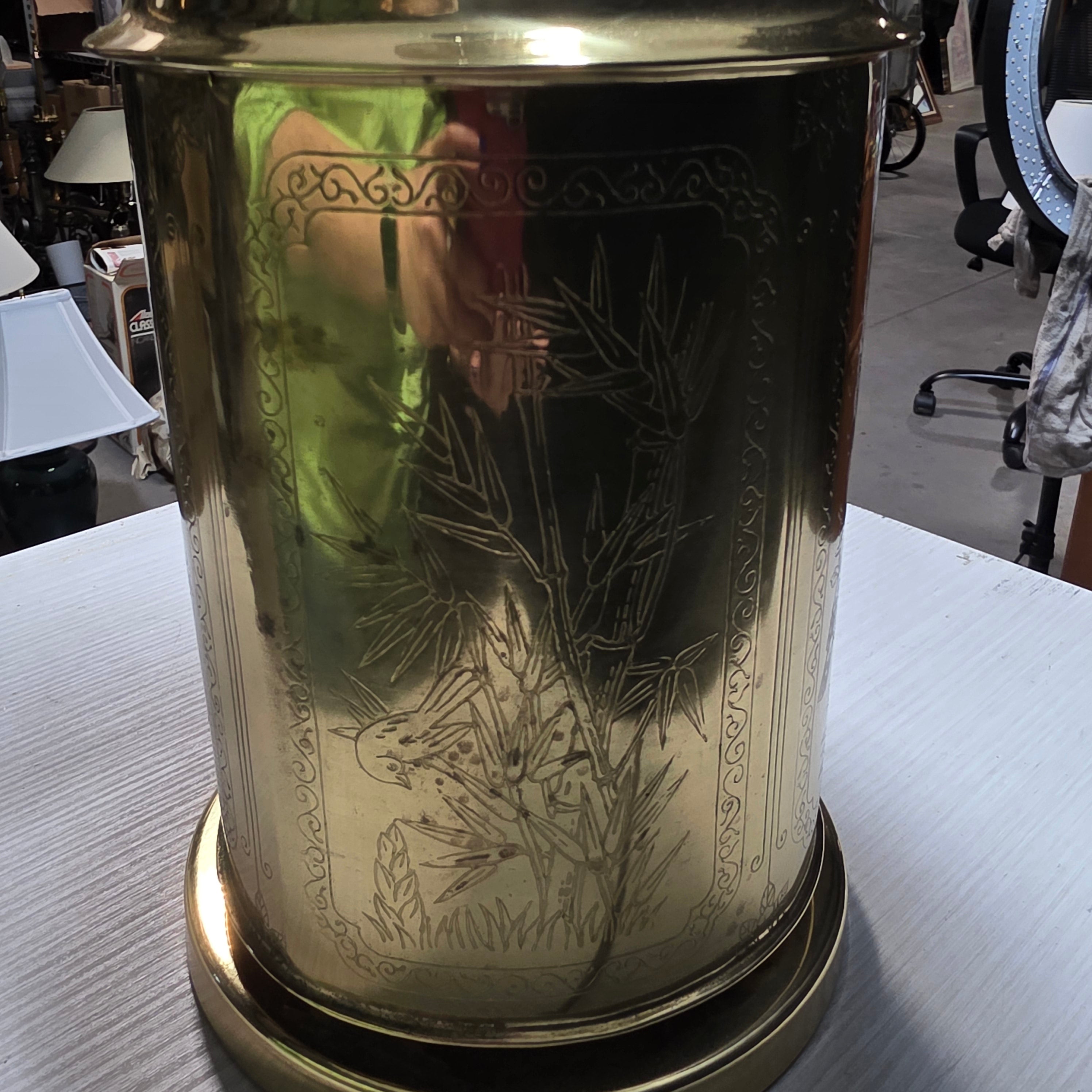 Vintage Chinosierie Brass Hollywood Asian Style Table Lamp 7" D x 25"