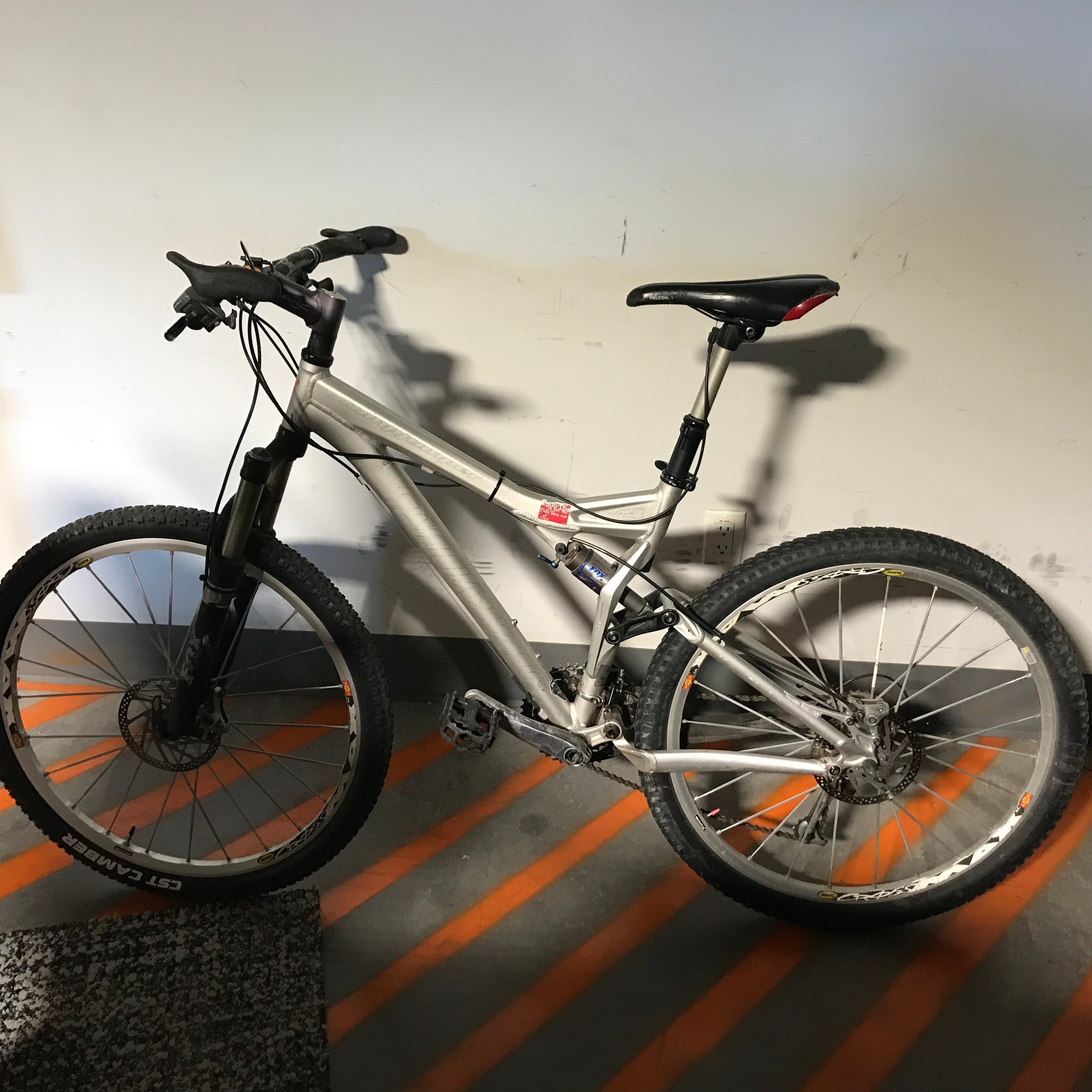 Specialized Stumpjumper Silver Full Suspension, 27 Speed XTR Components Mountain Bike