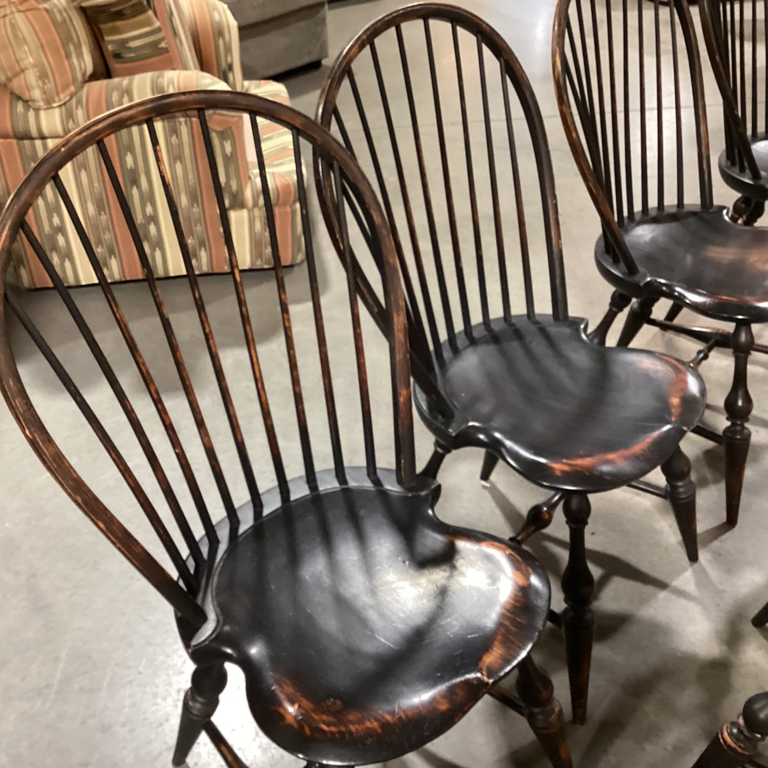 SET of 6 D. R. Dimes Vintage Black Antiqued Crackle Finish Windsor Style Dining Chairs 26"x 22"x 42"