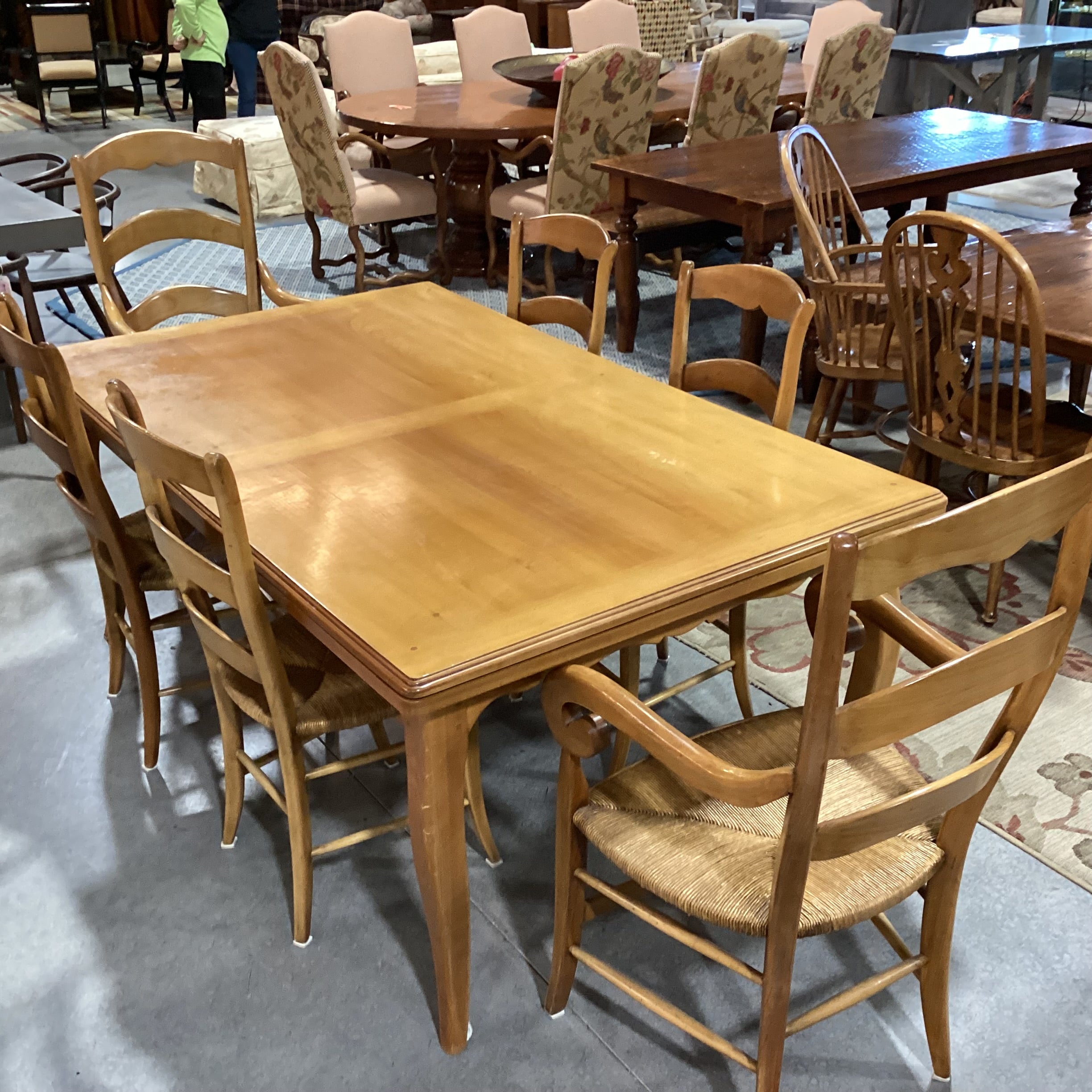 Light Finish Carved Wood End Extend Leaves Table & 6 Chairs Dining Set 72" to 111"x 43"x 30"