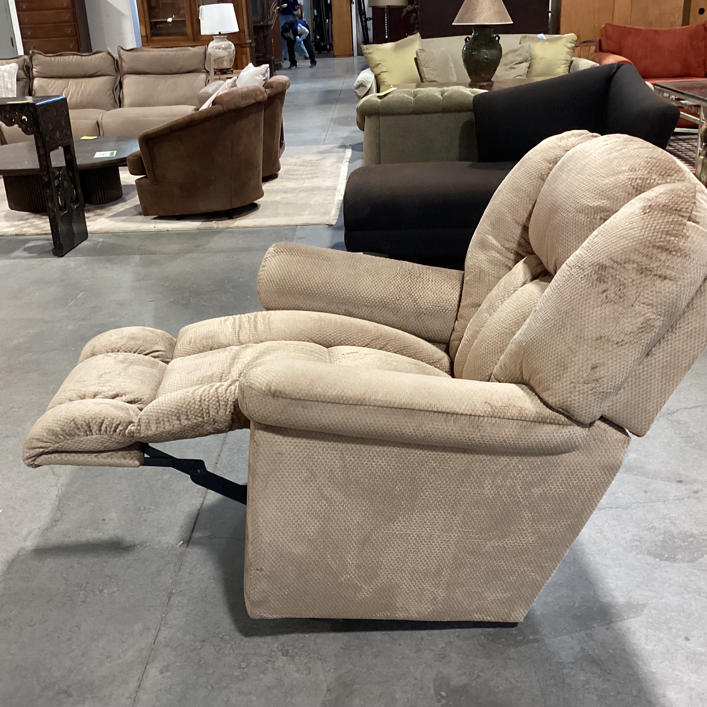 La-Z Boy Beige Tan Wove Chenille Plush Recliner Chair 40"x 36"x 38"