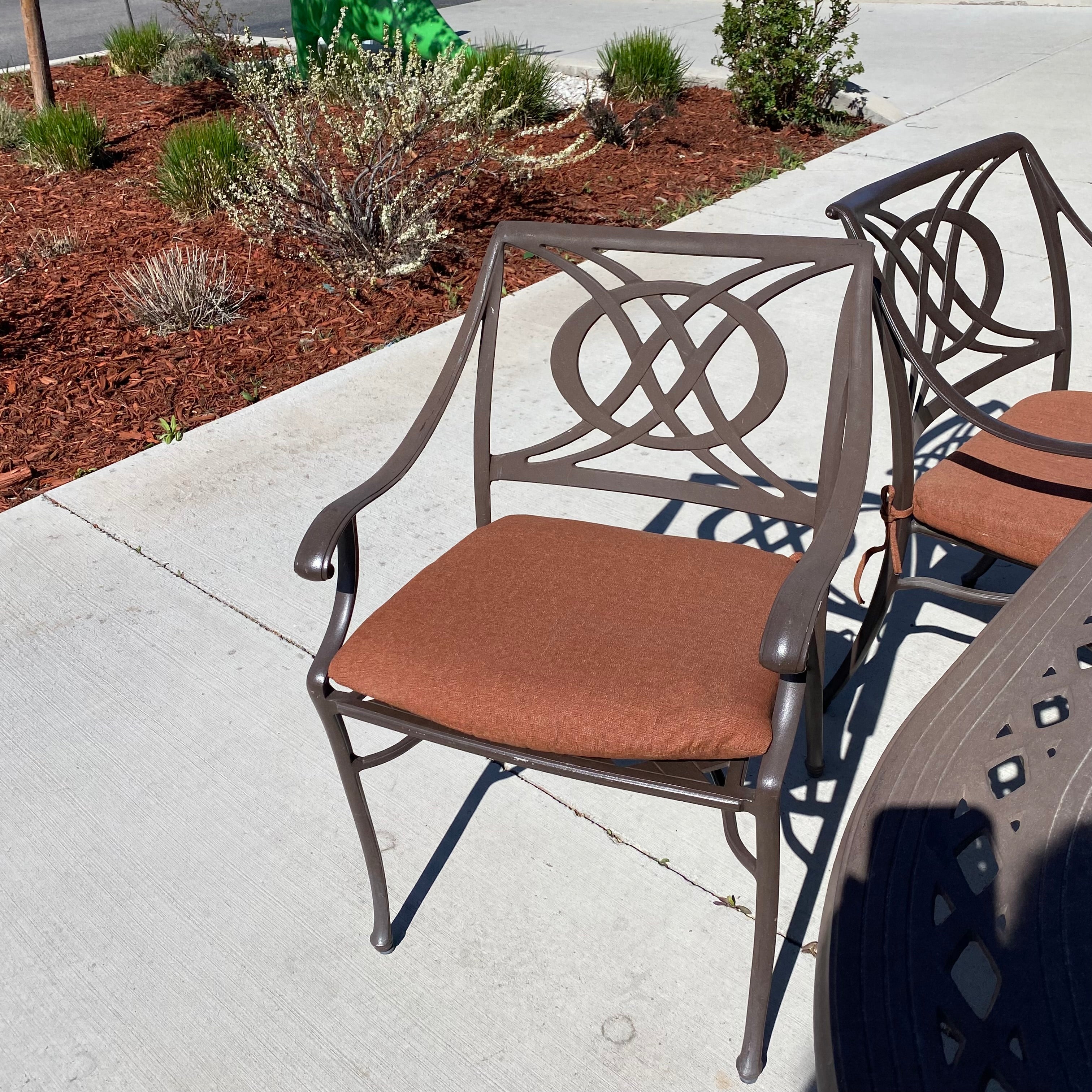 Telescope Casual Furniture Cast Aluminum Decorative Round Table Set/4 Chairs with Cushions 35" Diameter x 28"