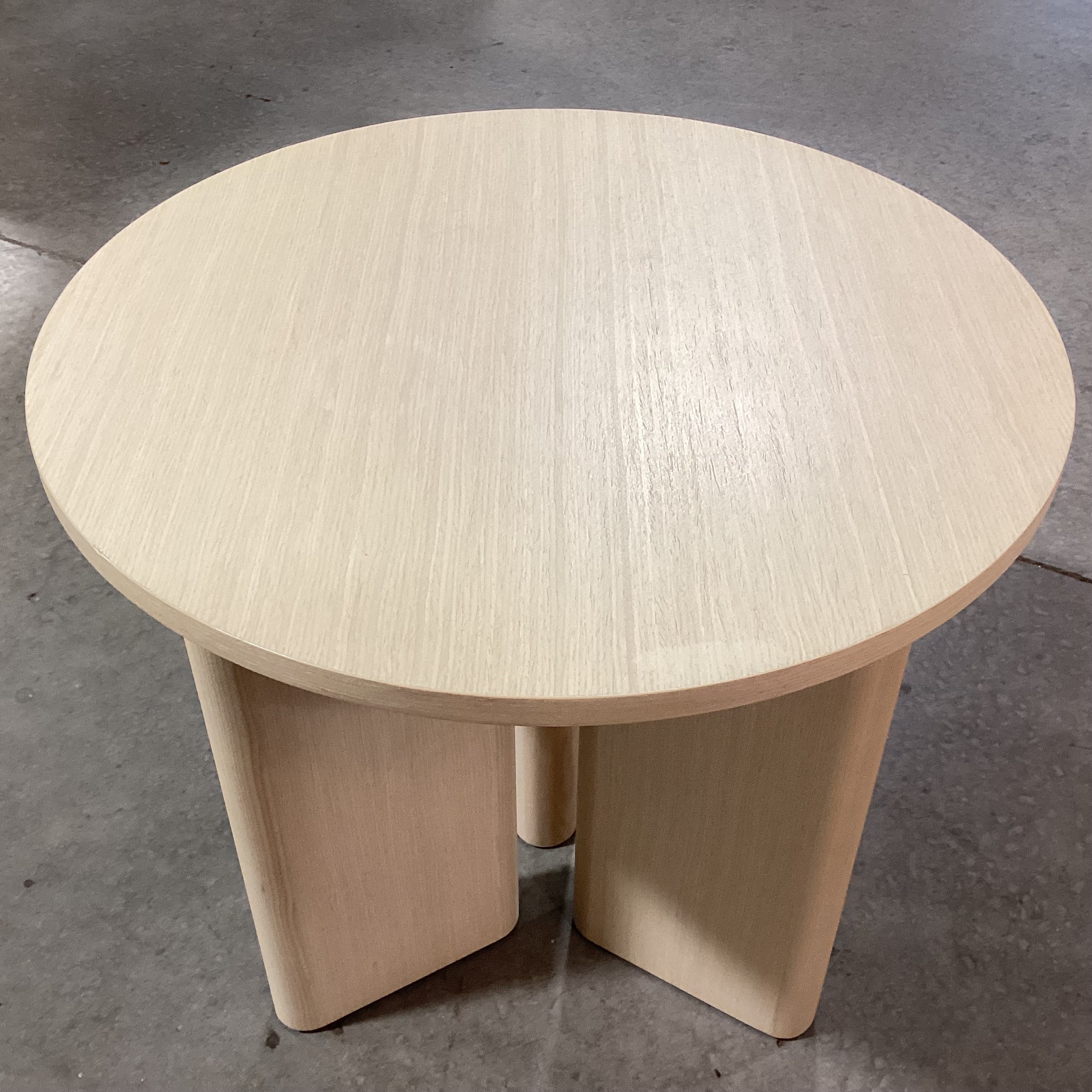 Rove Concepts Kaye Collection Washed Natural Oak Veneer Straight Grain Finish Accent Table 20" Diameter x 19"