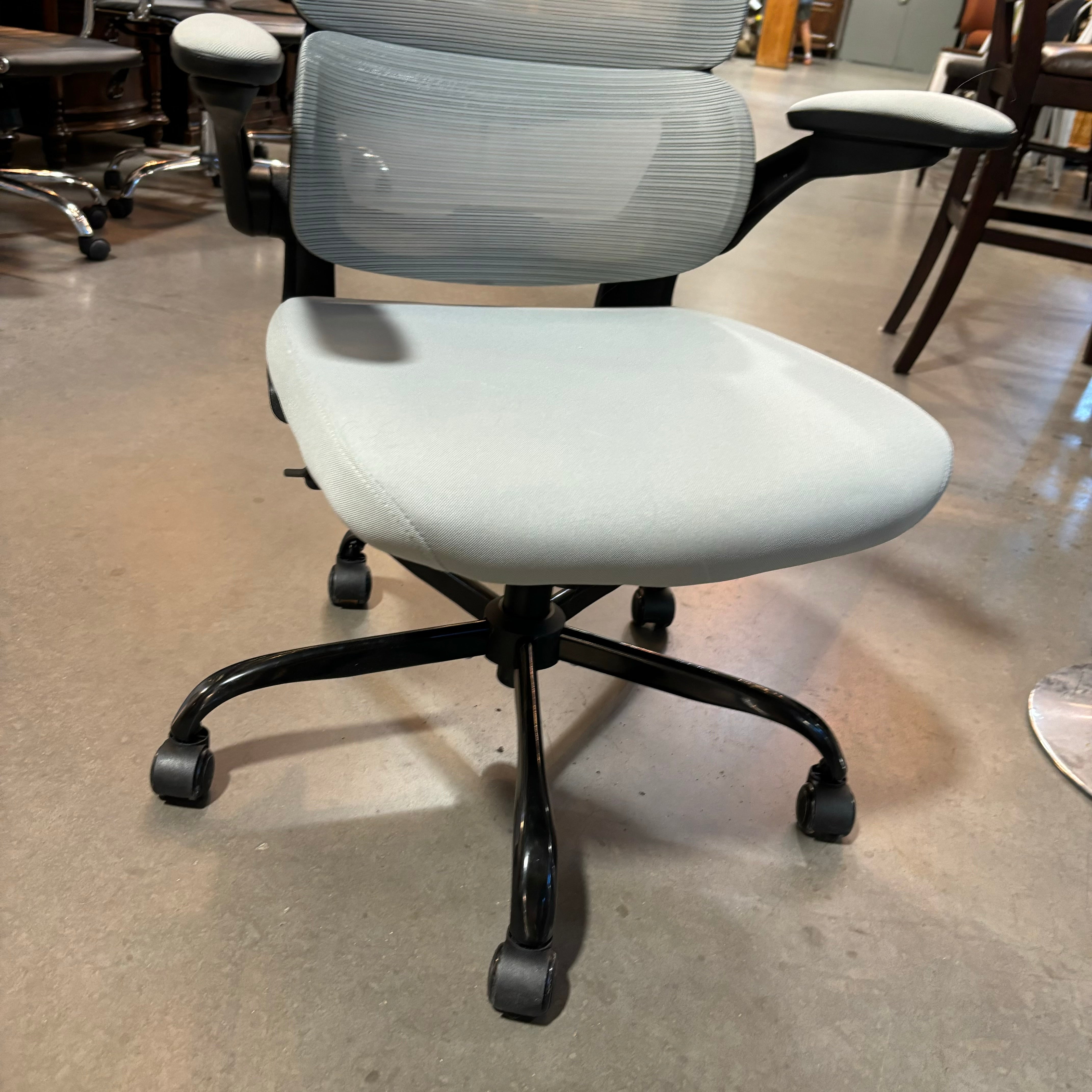 Grey Mesh Ergonomic Adjustable Height Office Chair 27"x 27"x 46" to 50"