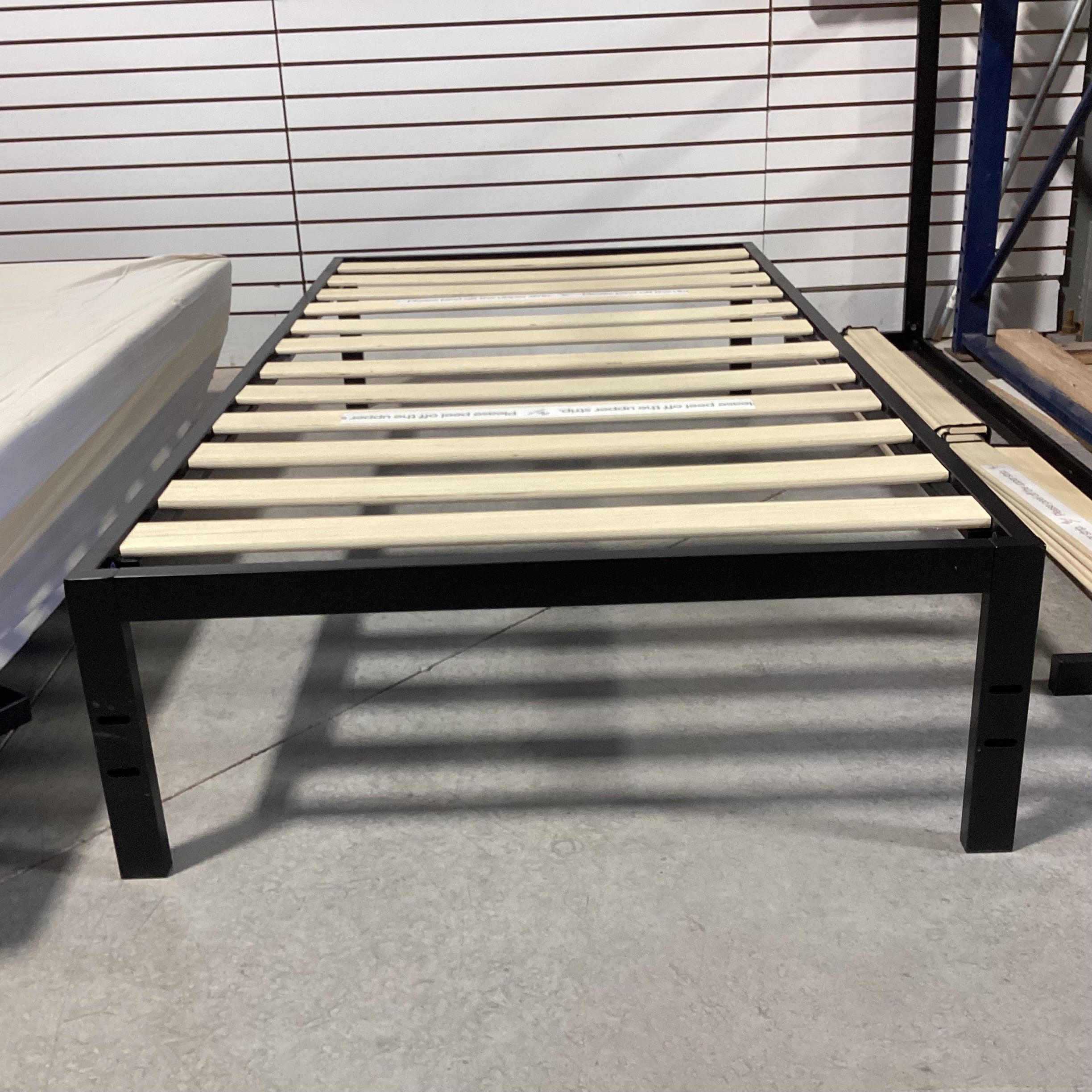 Twin Black Metal & Wood Slats Platform Bed Set 39x 75"x 14"