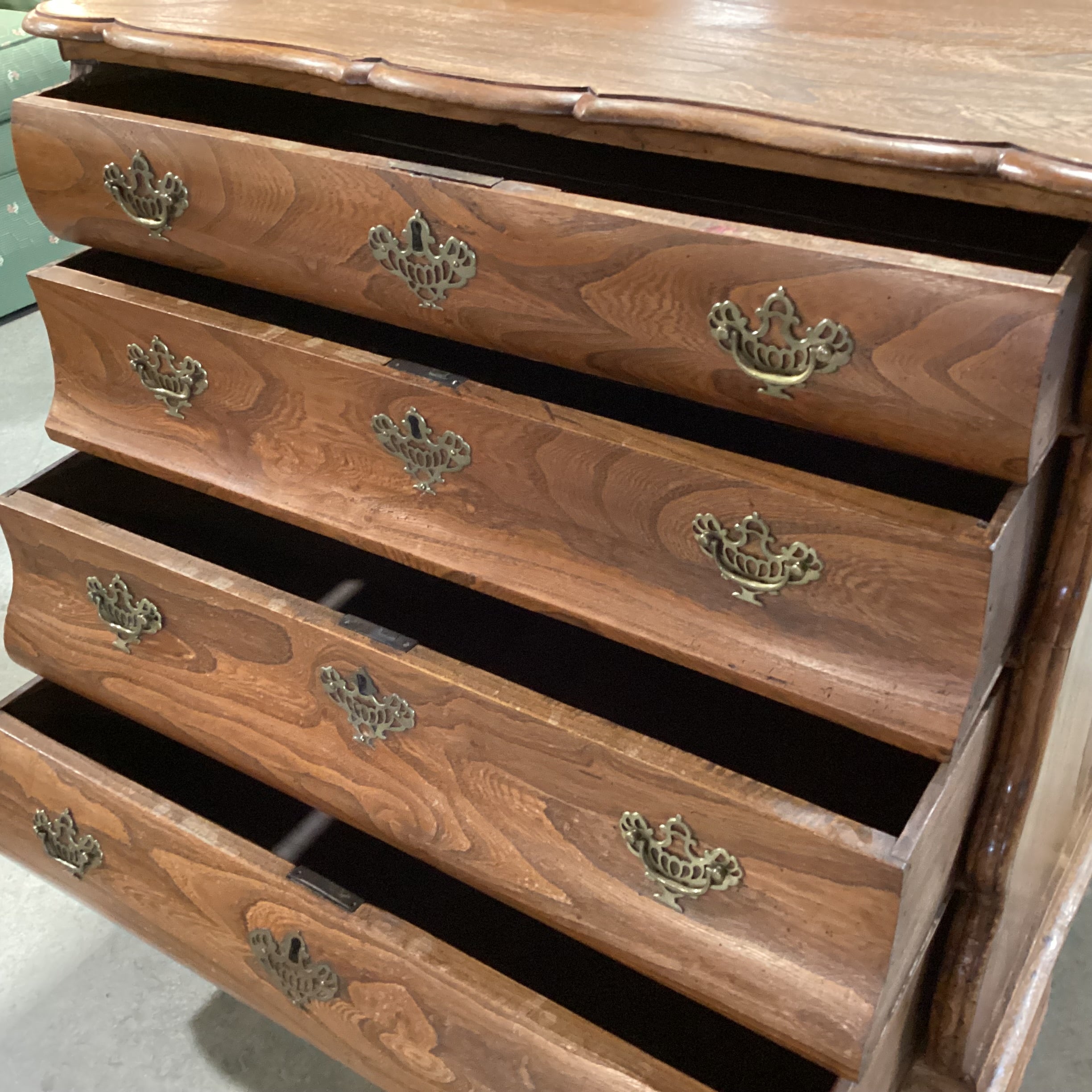 Antique Ornate Carved Wood Brass Accent Pulls & Keyhole 4 Drawer Chest 35"x 20"x 31"