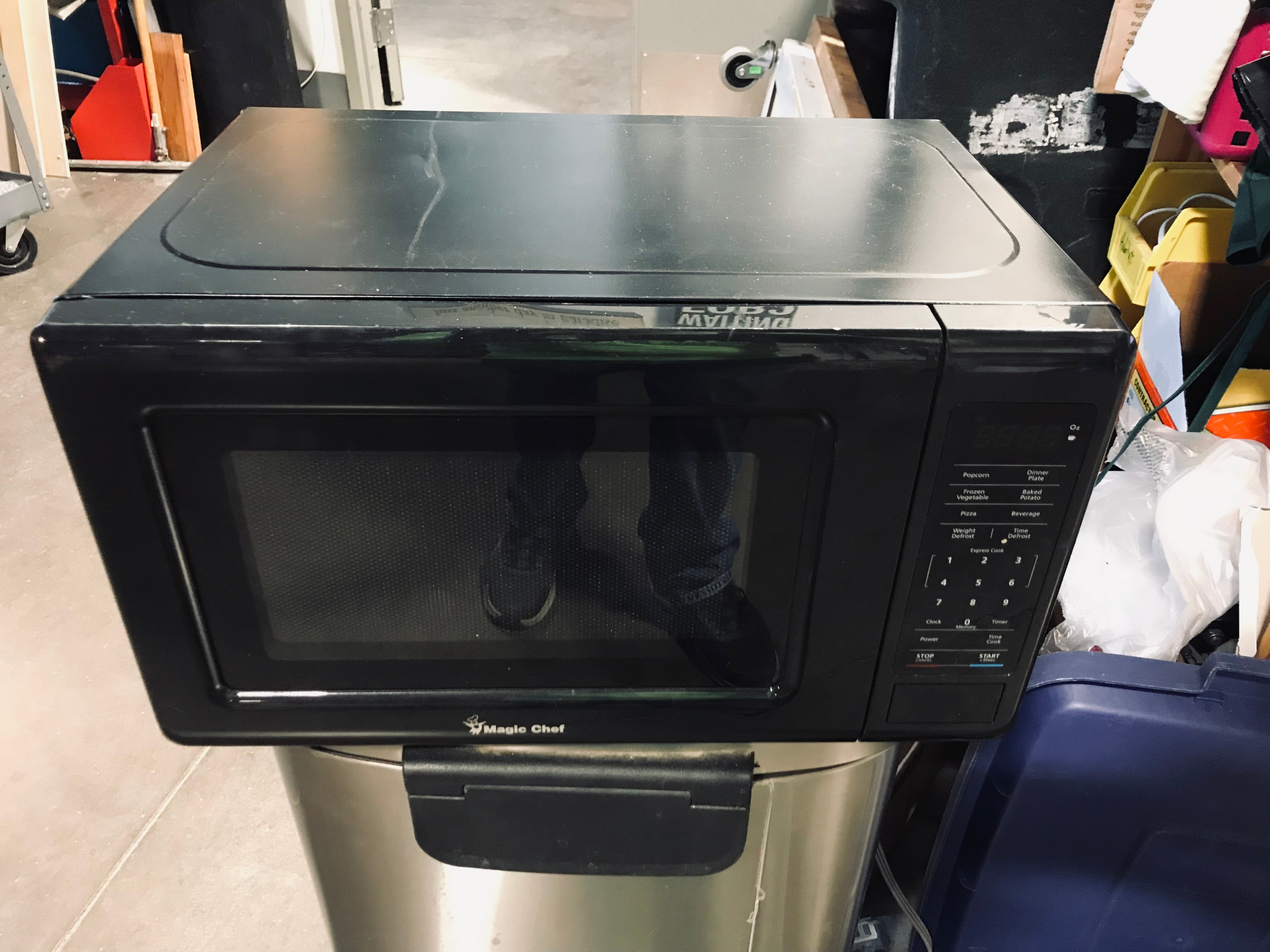 Magic Chef Black Counter Top Microwave 17"x 12"x 10"